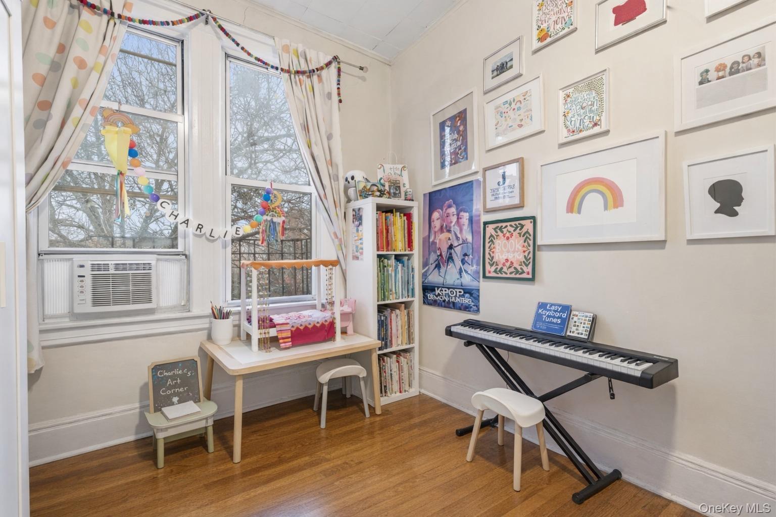 Single Family 21st Queens, NY 11105, MLS-962837-26