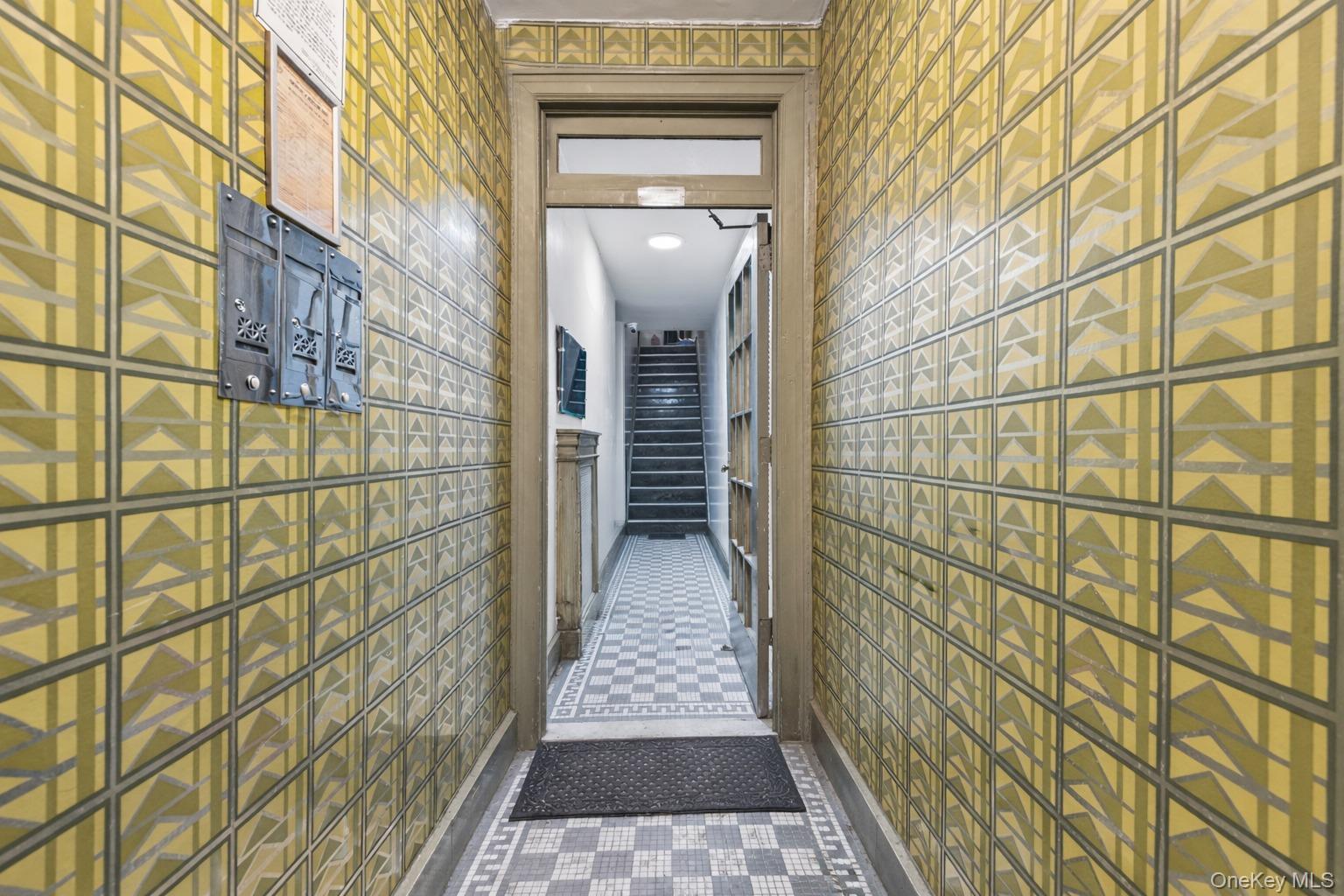 Single Family 21st Queens, NY 11105, MLS-962837-37