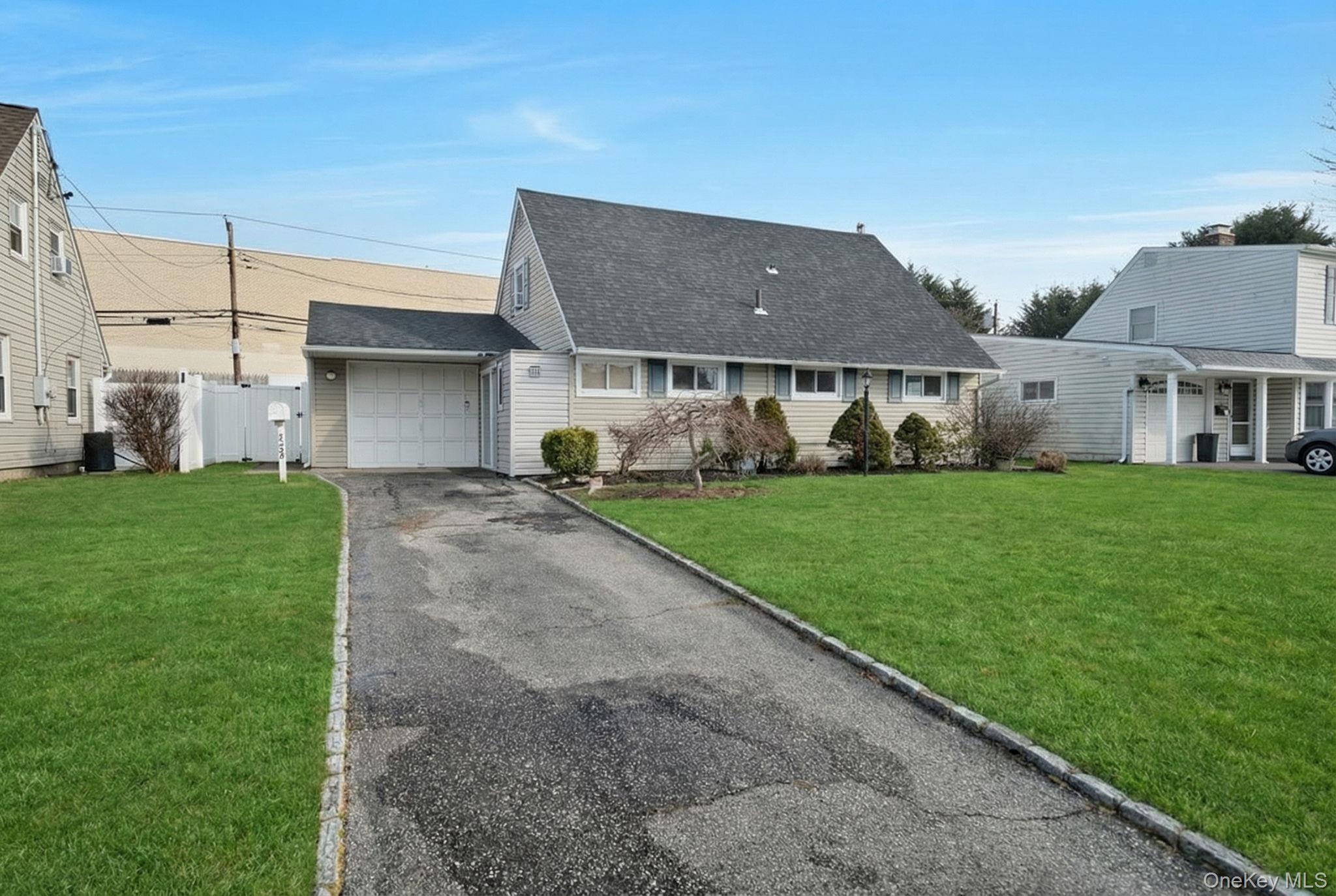 Single Family Hamlet  Nassau County, NY 11756, MLS-962864-2