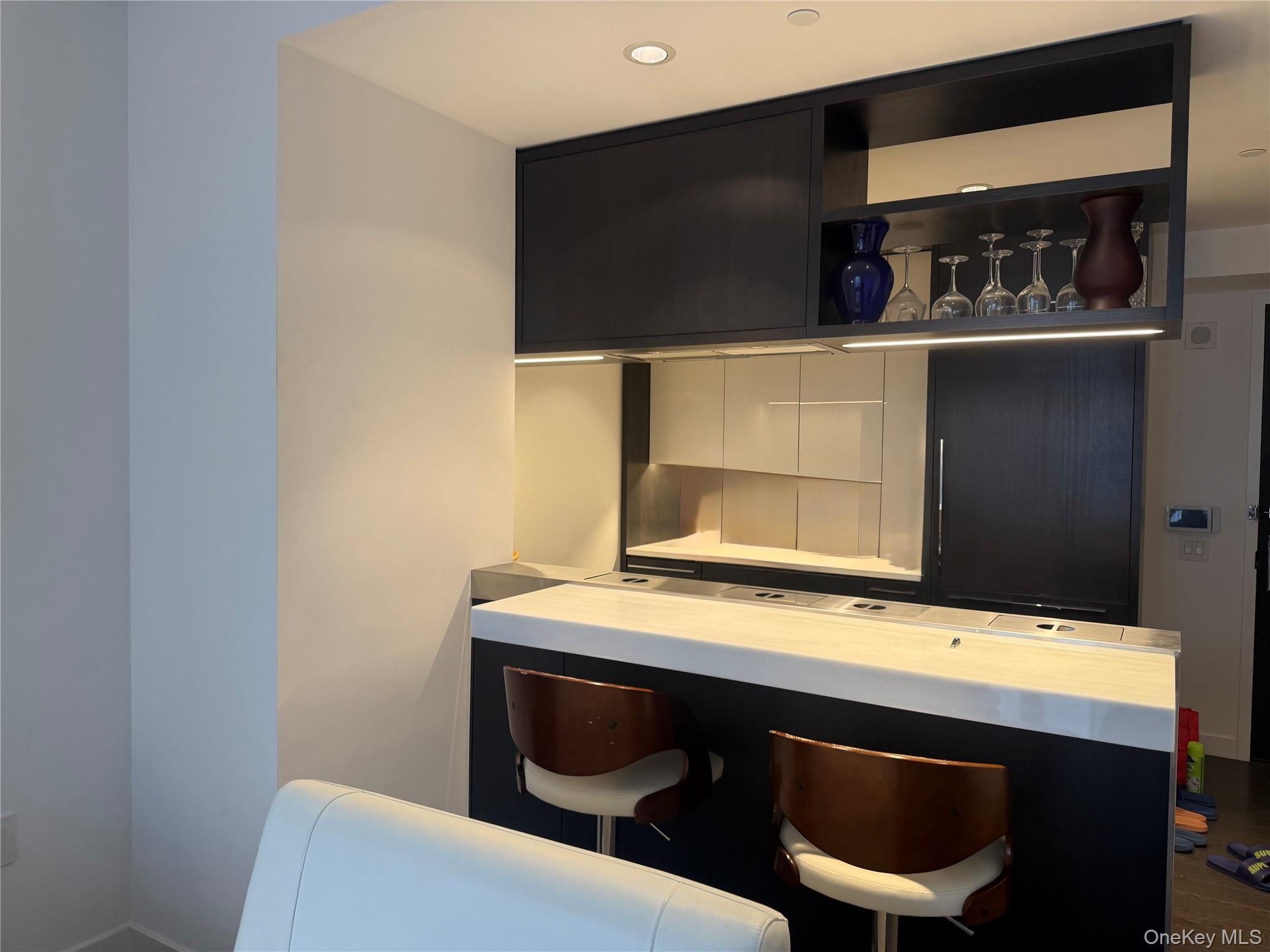 Apartment South Street  Manhattan, NY 10002, MLS-962956-2