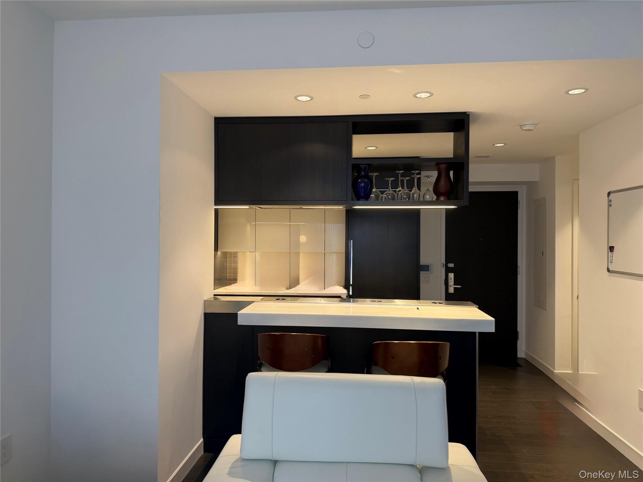 Apartment South Street  Manhattan, NY 10002, MLS-962956-3