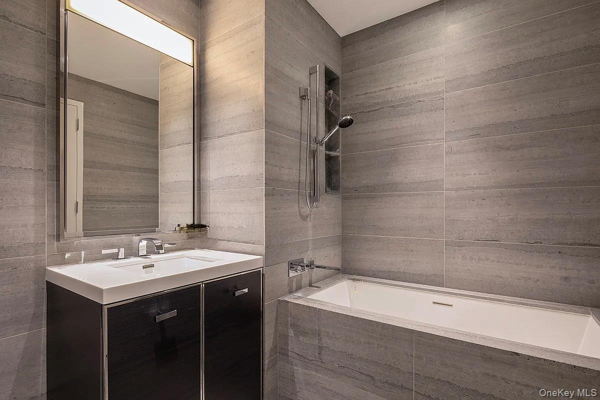 Apartment South Street  Manhattan, NY 10002, MLS-962956-8