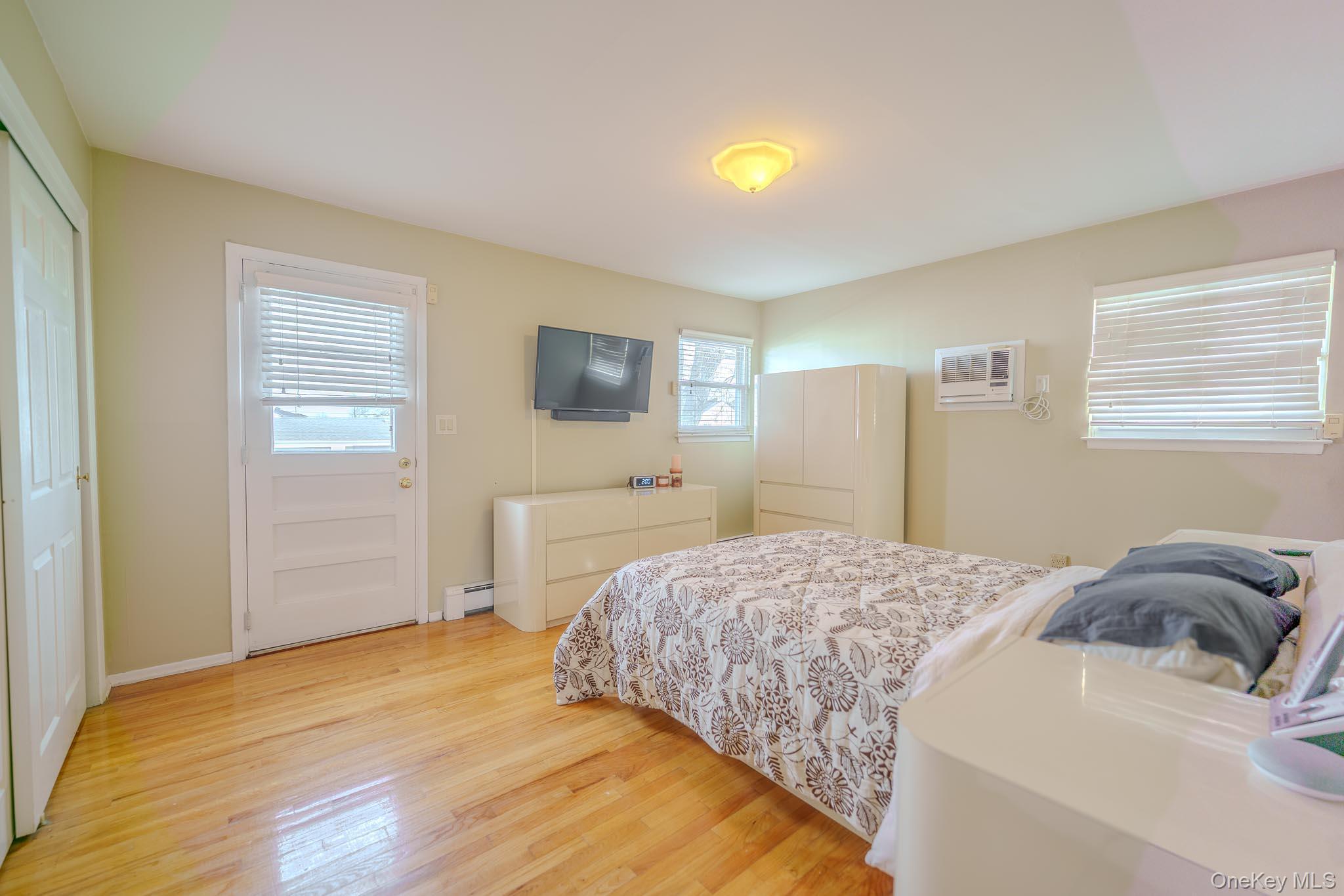 Single Family Bayview  Nassau County, NY 11520, MLS-962963-10