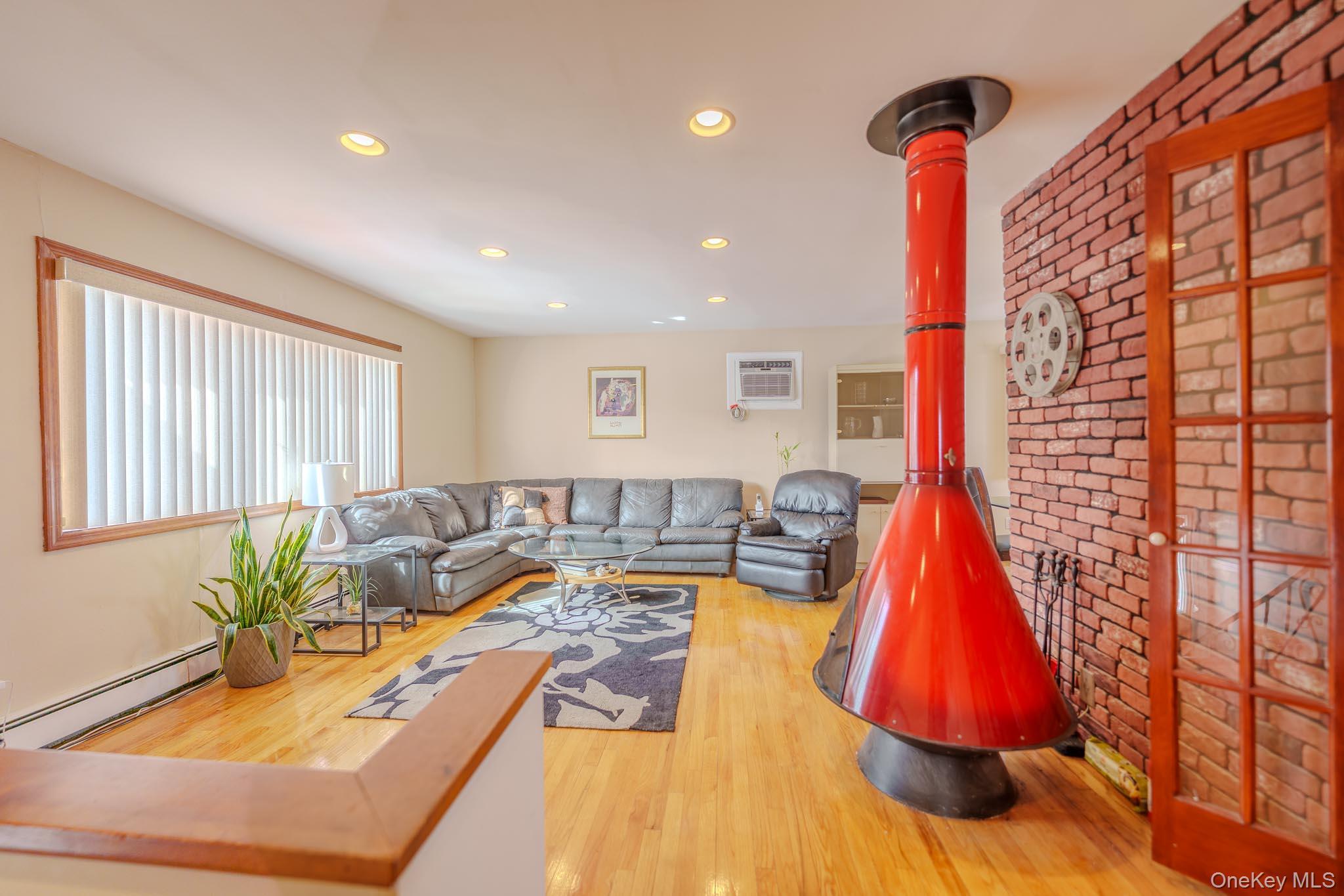 Single Family Bayview  Nassau County, NY 11520, MLS-962963-4