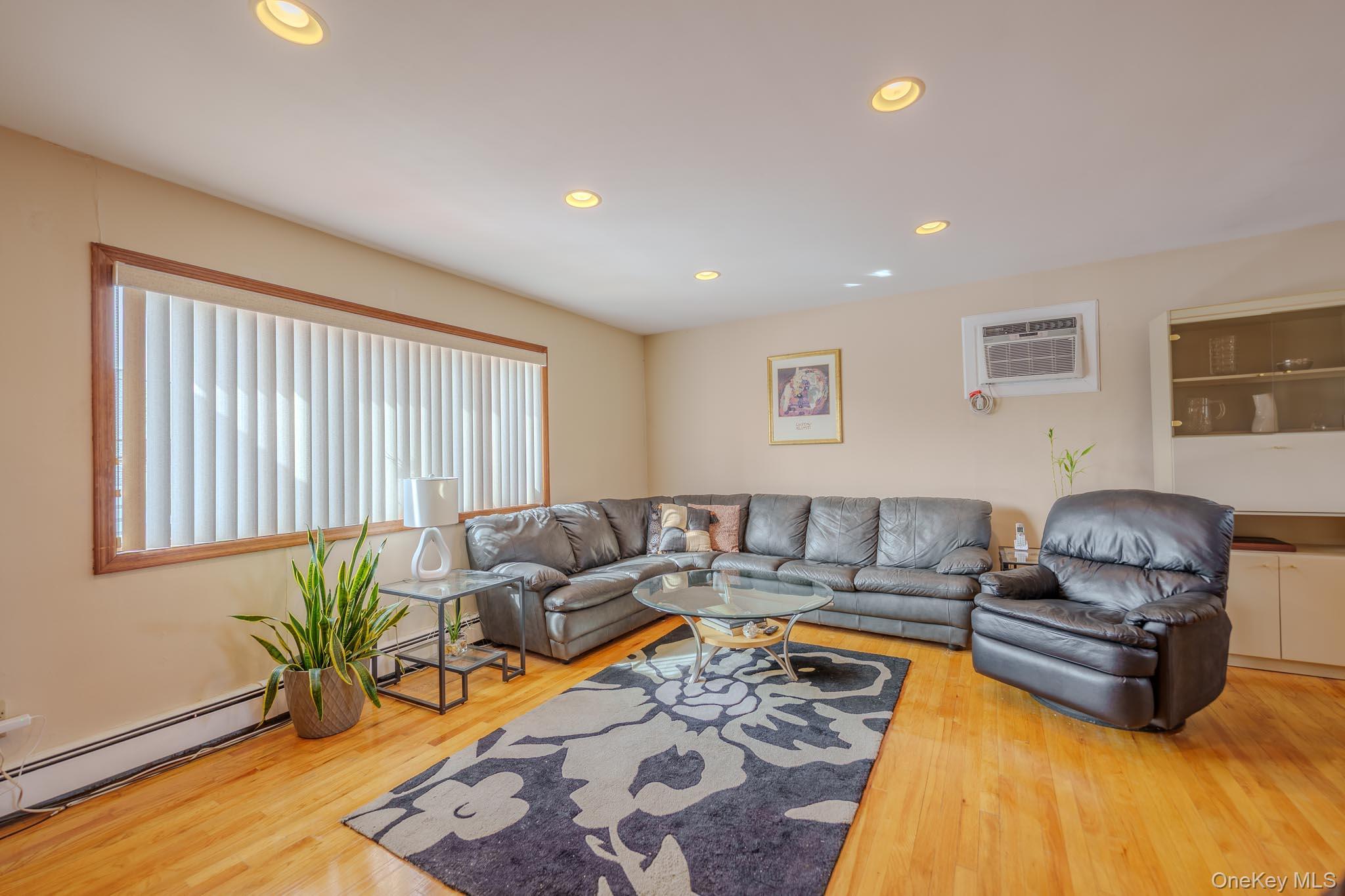 Single Family Bayview  Nassau County, NY 11520, MLS-962963-6