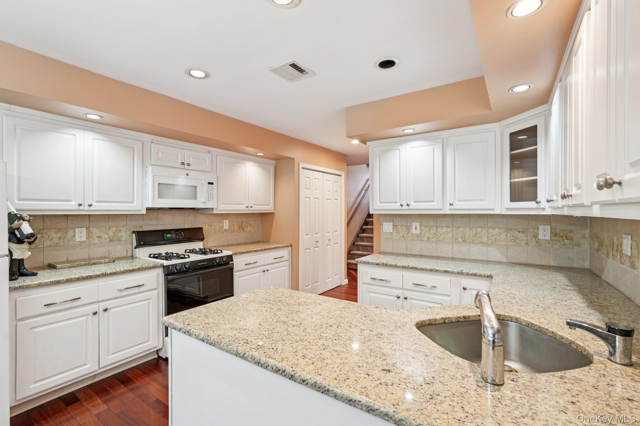 Condo Omni Rockland County, NY 10956, MLS-962965-17