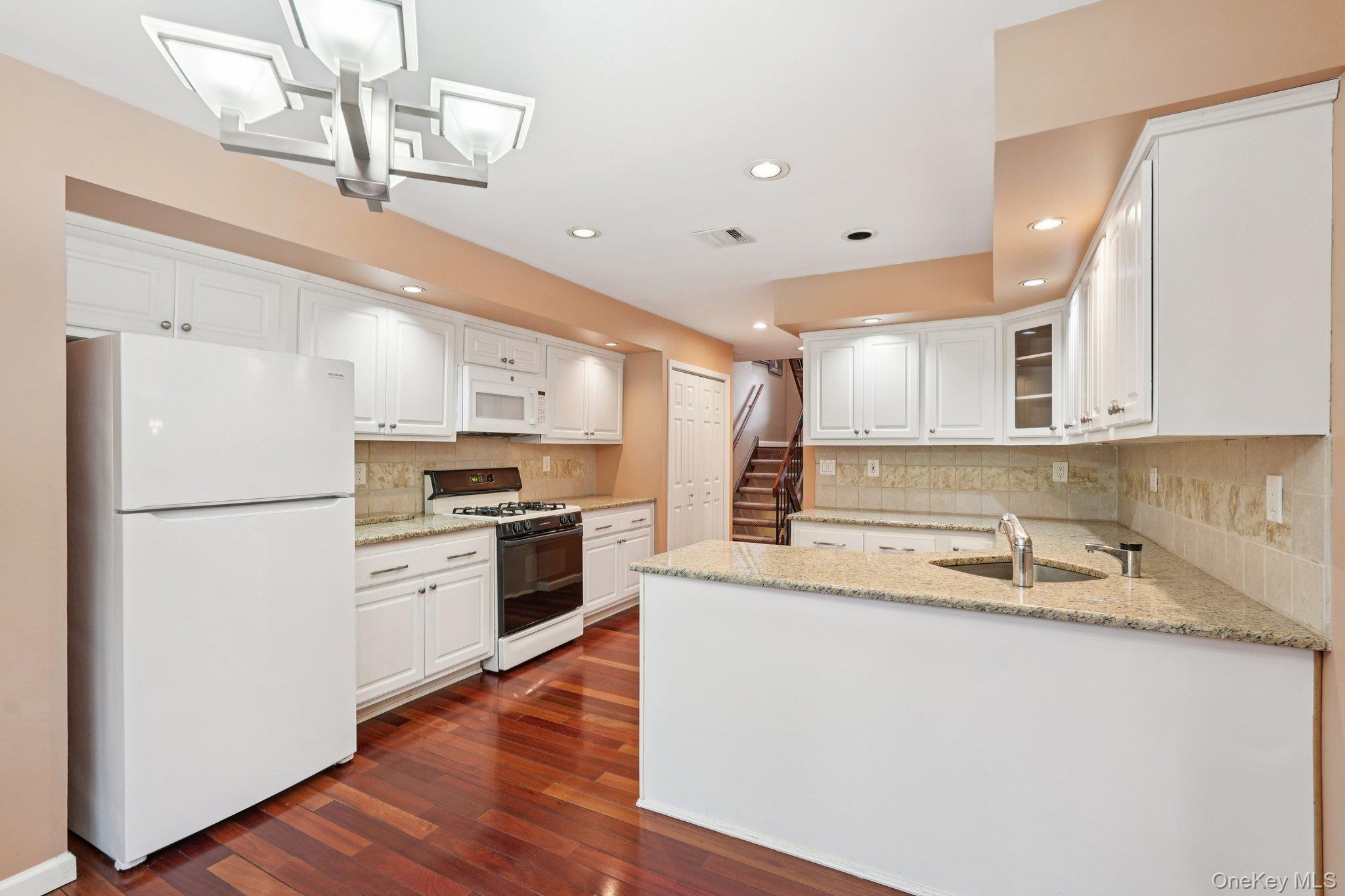 Condo Omni Rockland County, NY 10956, MLS-962965-21