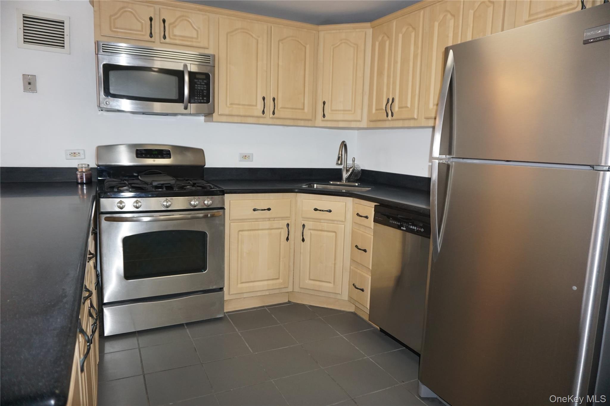 Condo Macquesten Westchester County, NY 10552, MLS-962994-9