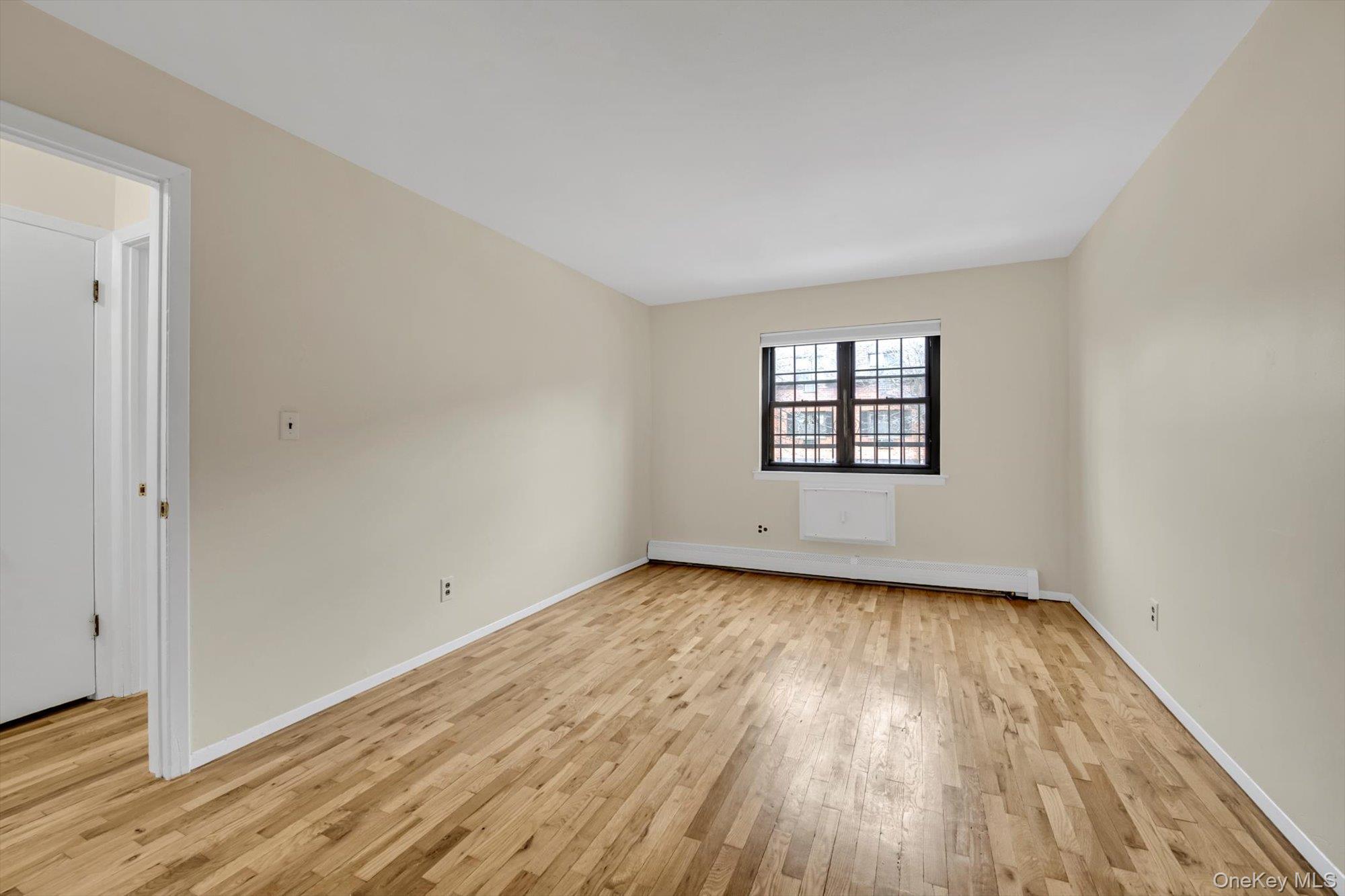 Condo 64th  Queens, NY 11364, MLS-963025-10