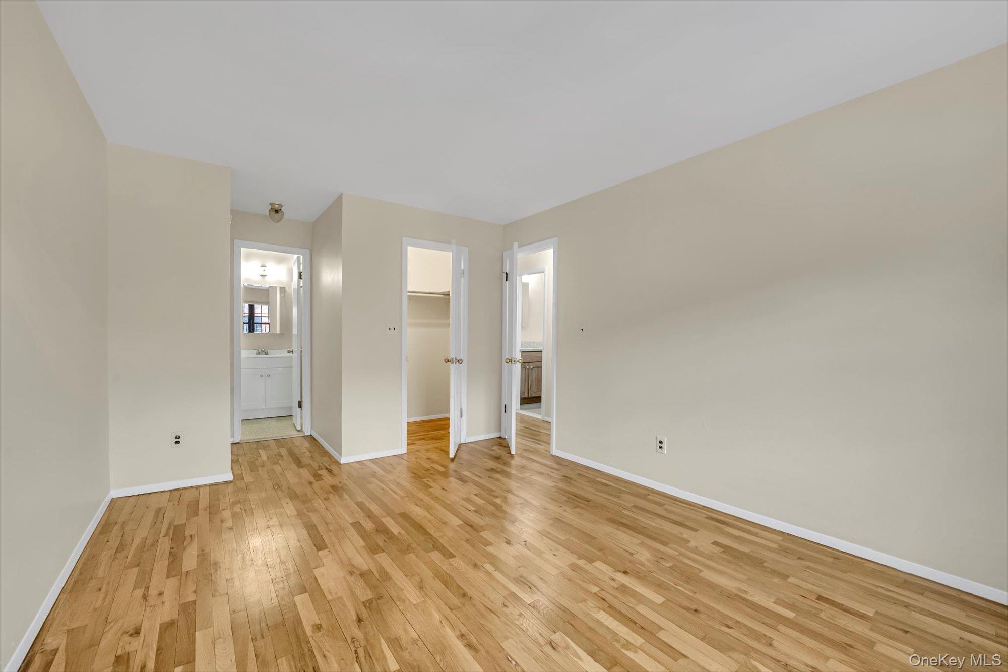 Condo 64th  Queens, NY 11364, MLS-963025-11