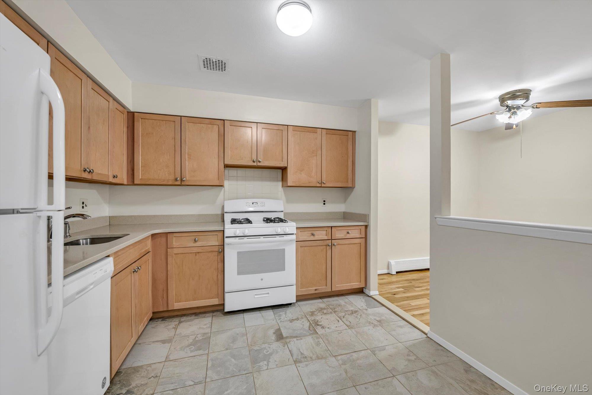 Condo 64th  Queens, NY 11364, MLS-963025-7