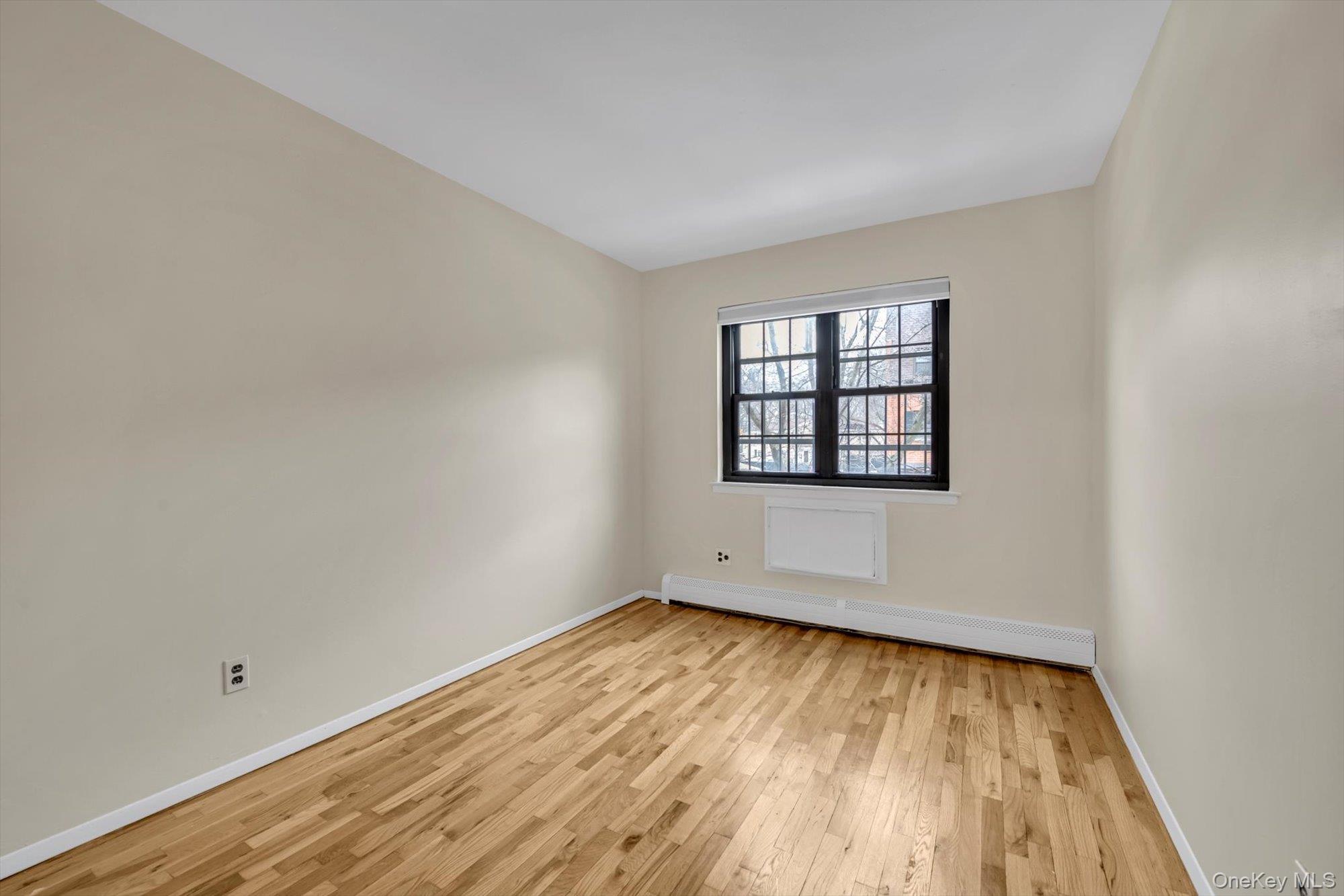 Condo 64th  Queens, NY 11364, MLS-963025-8