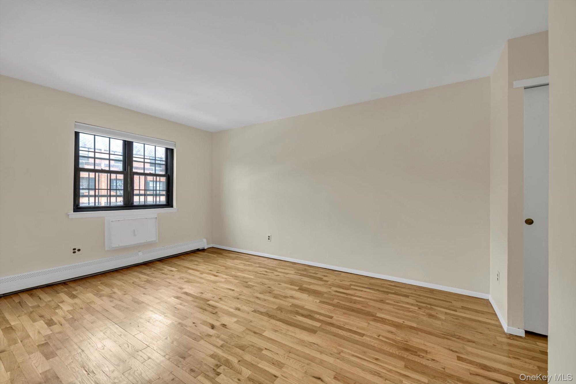 Condo 64th  Queens, NY 11364, MLS-963025-9