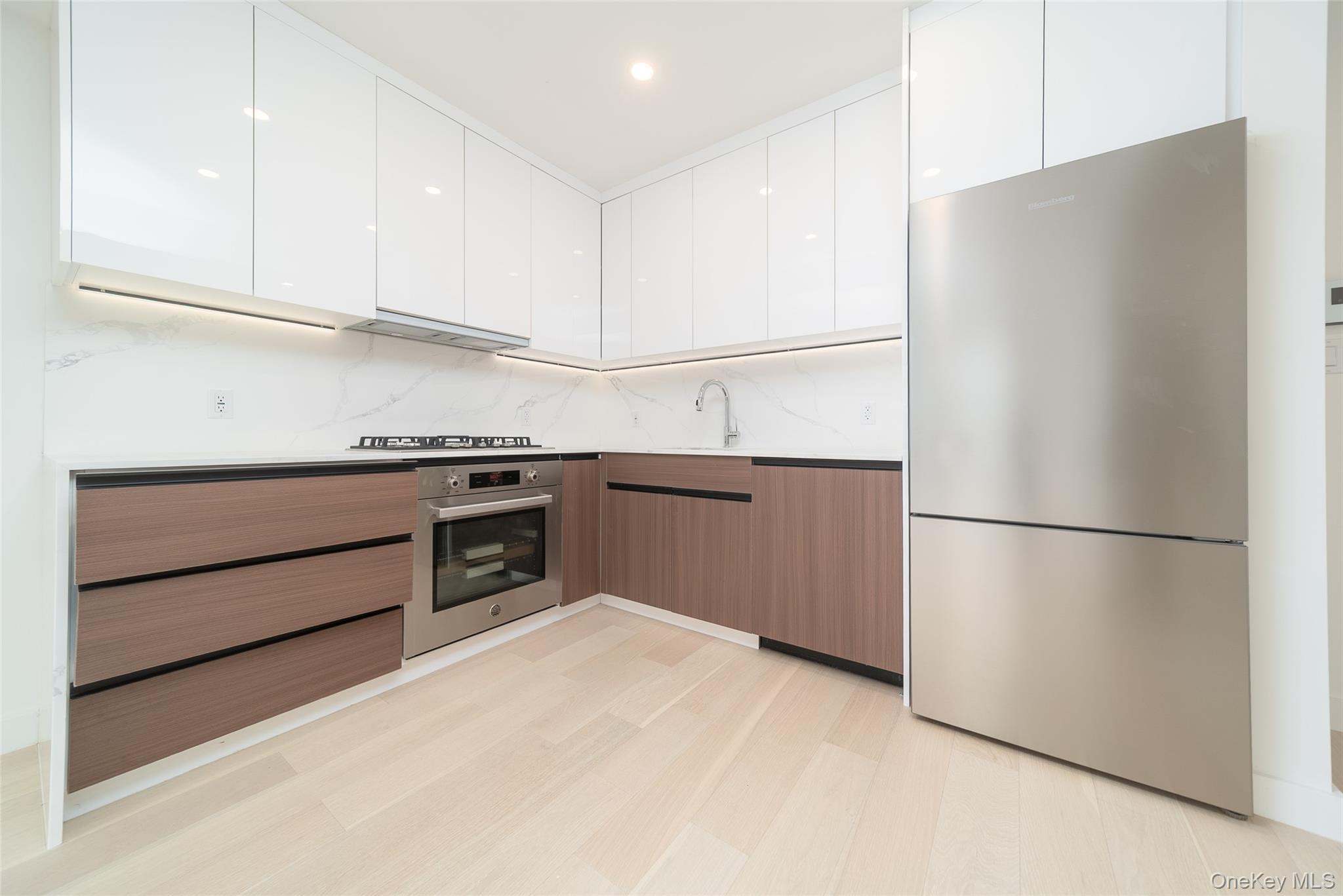 Condo Northern  Queens, NY 11354, MLS-963051-4