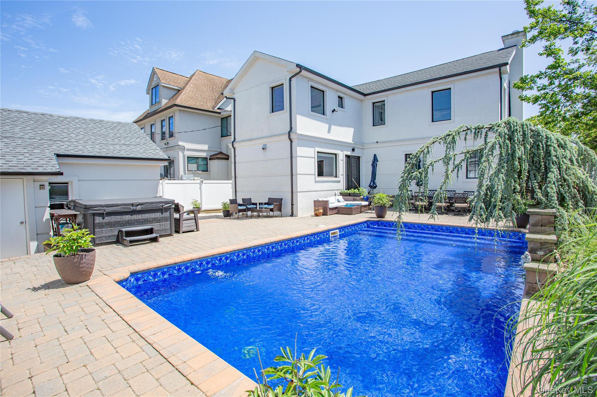 Single Family W Walnut Street  Nassau County, NY 11561, MLS-963088-38