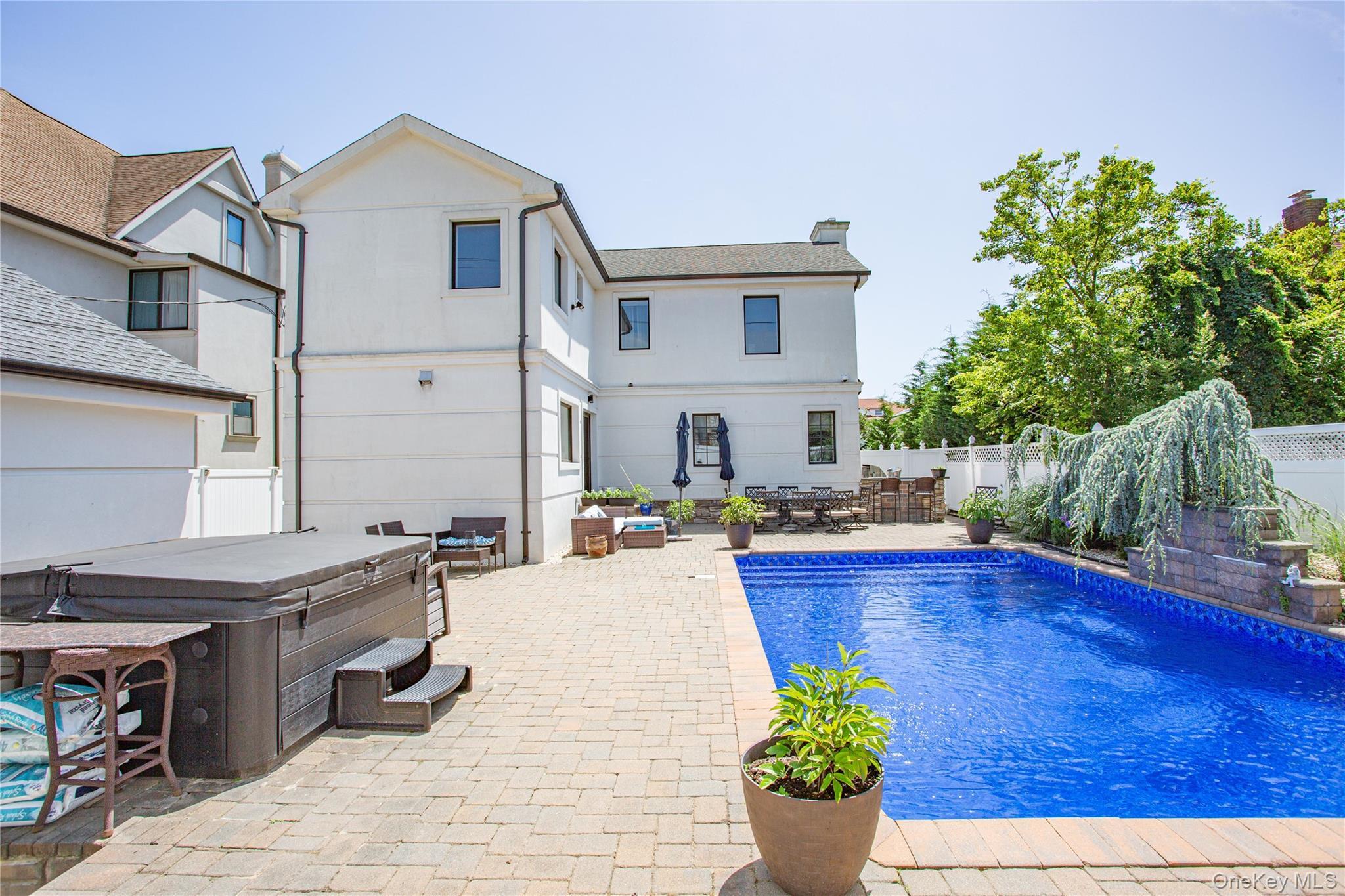 Single Family W Walnut Street  Nassau County, NY 11561, MLS-963088-40