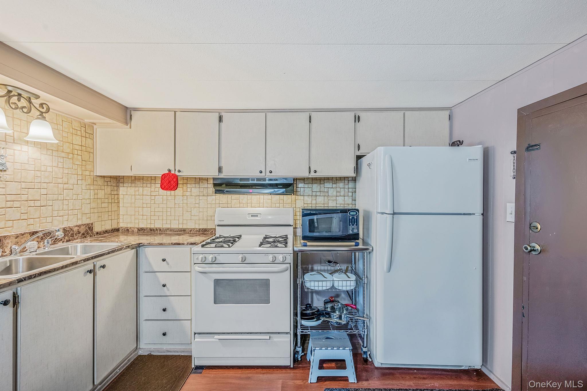 Single Family Riverleigh Suffolk County, NY 11901, MLS-963146-11