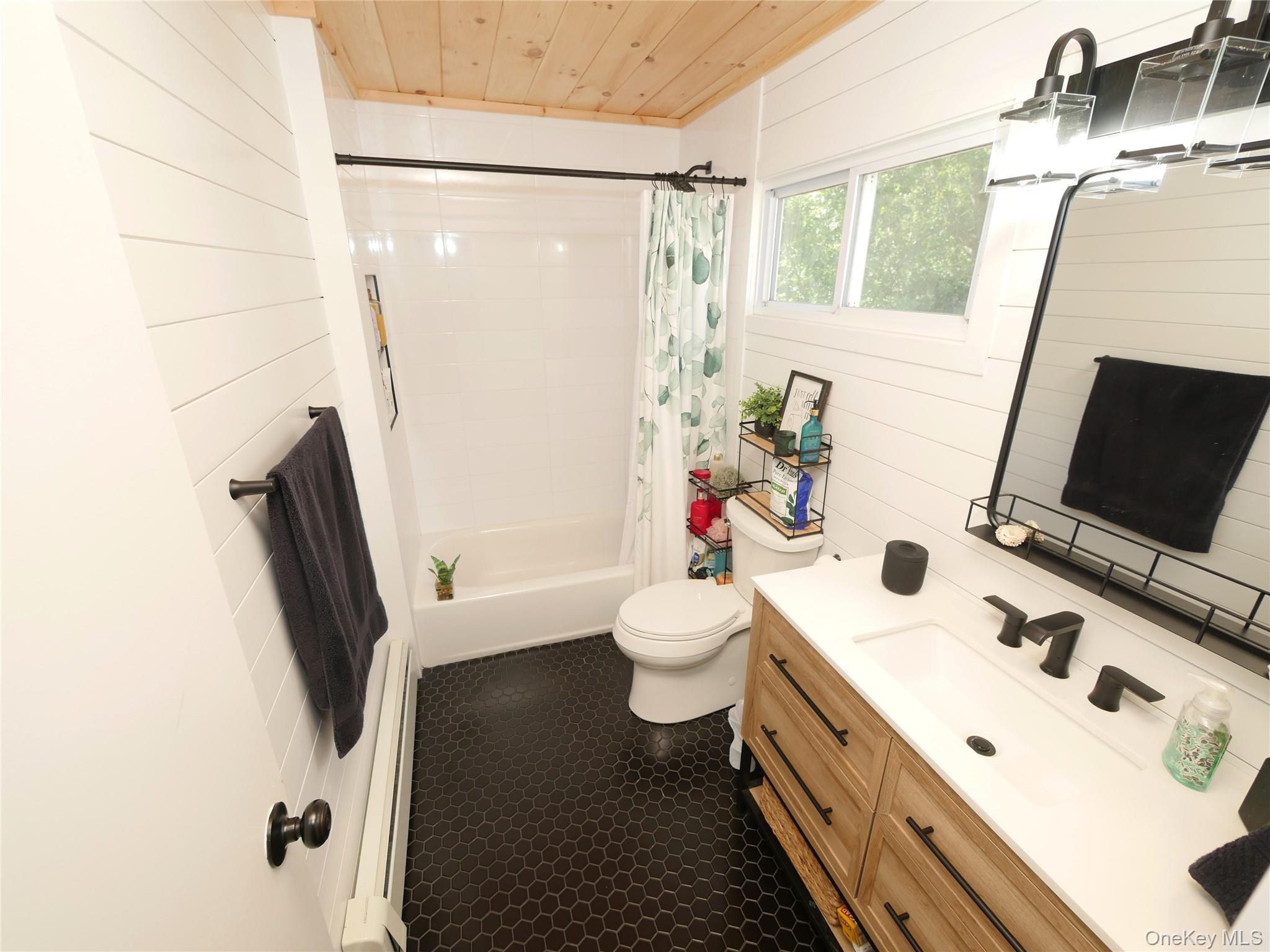 Single Family Block  Suffolk County, NY 11776, MLS-963204-11