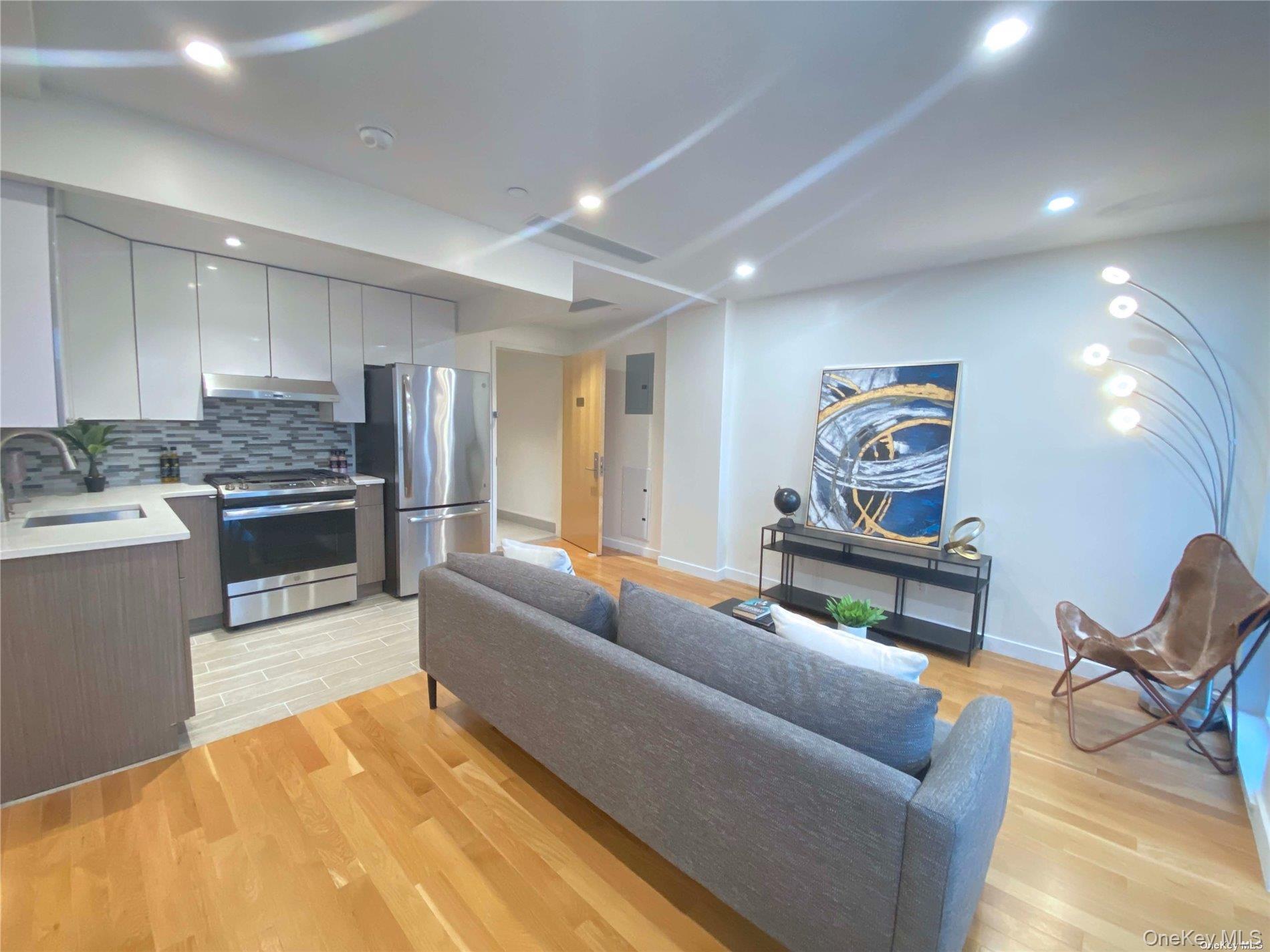 Condo Parsons  Queens, NY 11355, MLS-963224-24