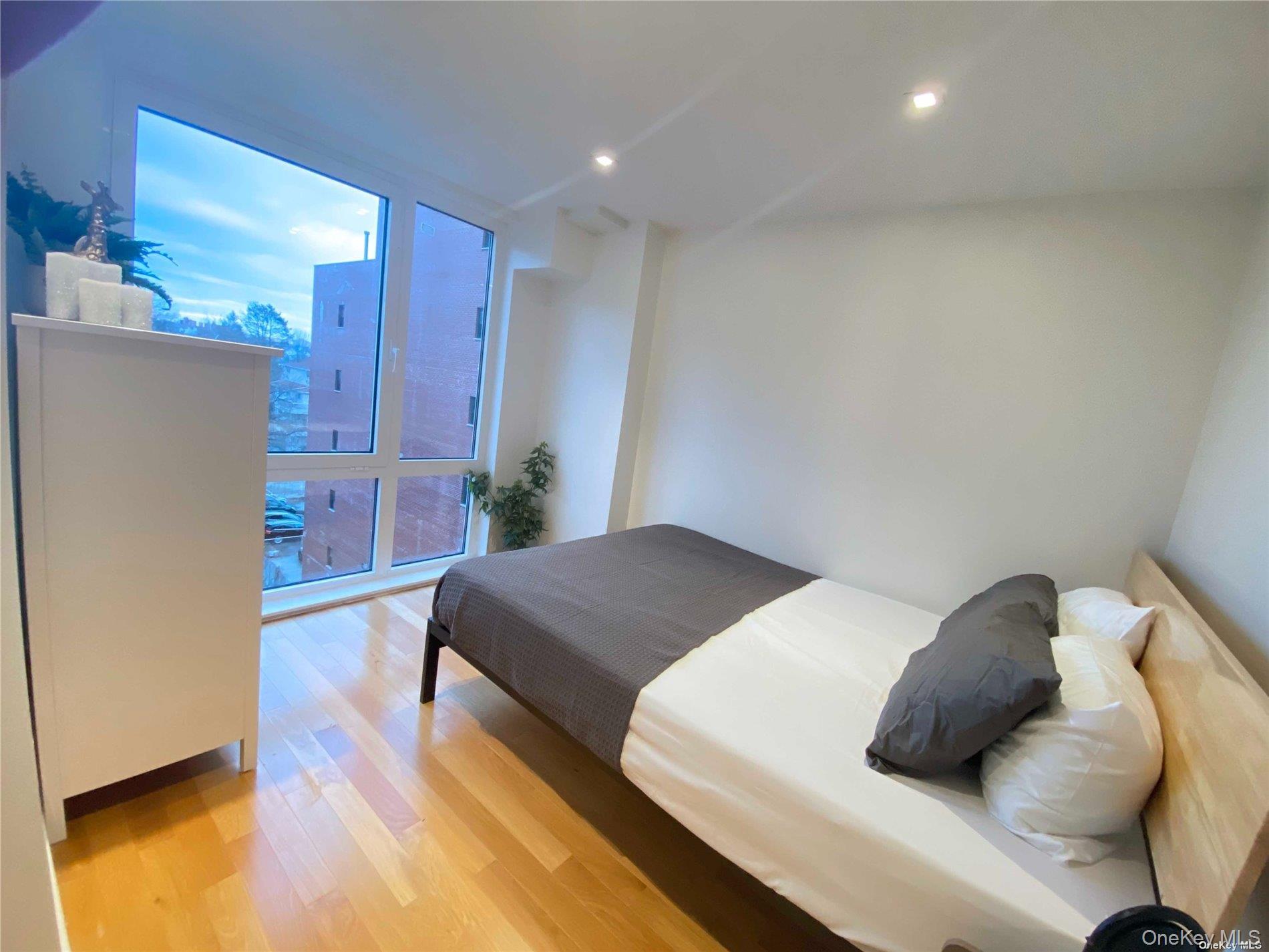 Condo Parsons  Queens, NY 11355, MLS-963224-25