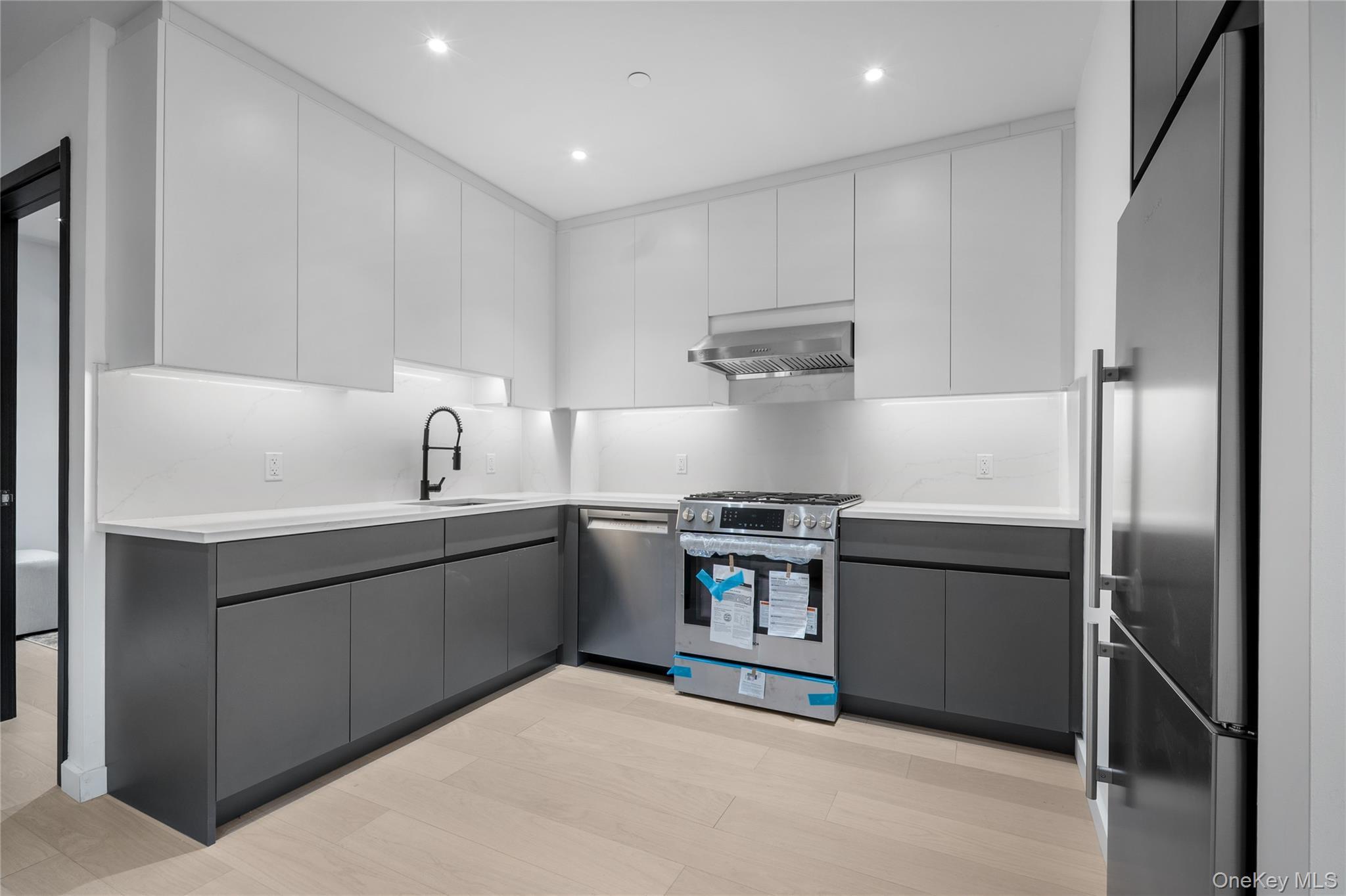 Condo 72nd  Queens, NY 11375, MLS-963261-16