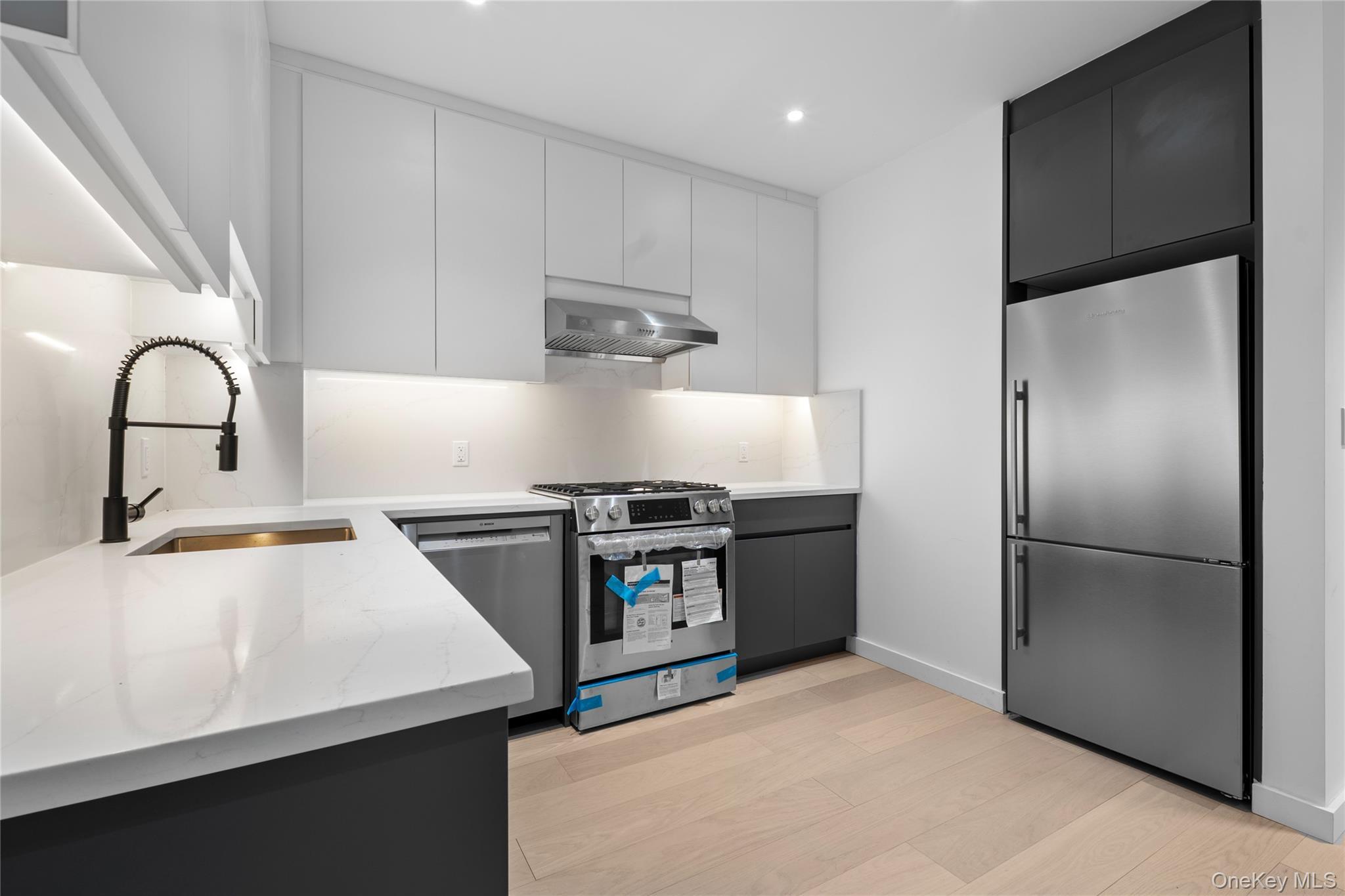 Condo 72nd  Queens, NY 11375, MLS-963261-17