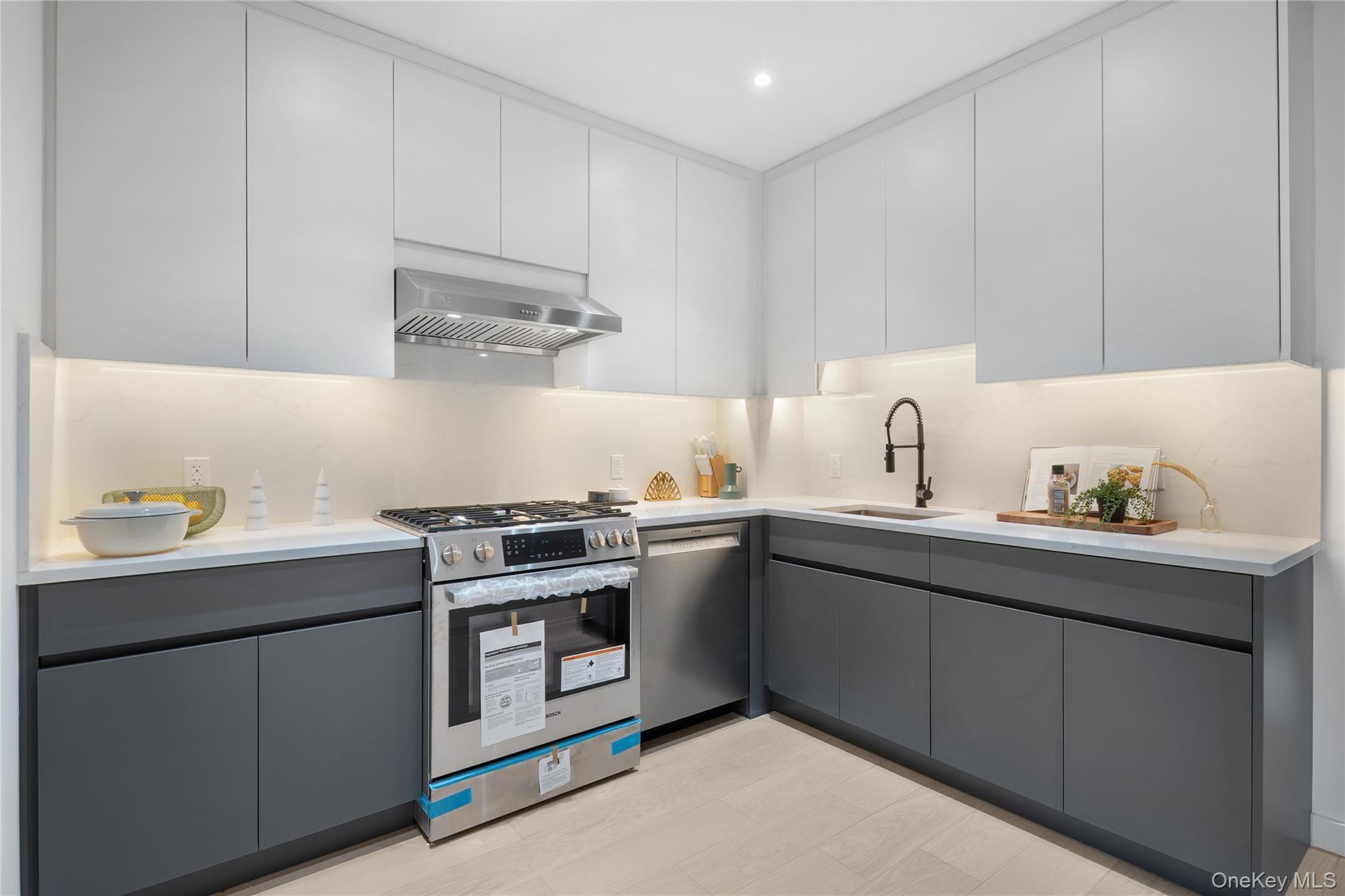 Condo 72nd  Queens, NY 11375, MLS-963261-29