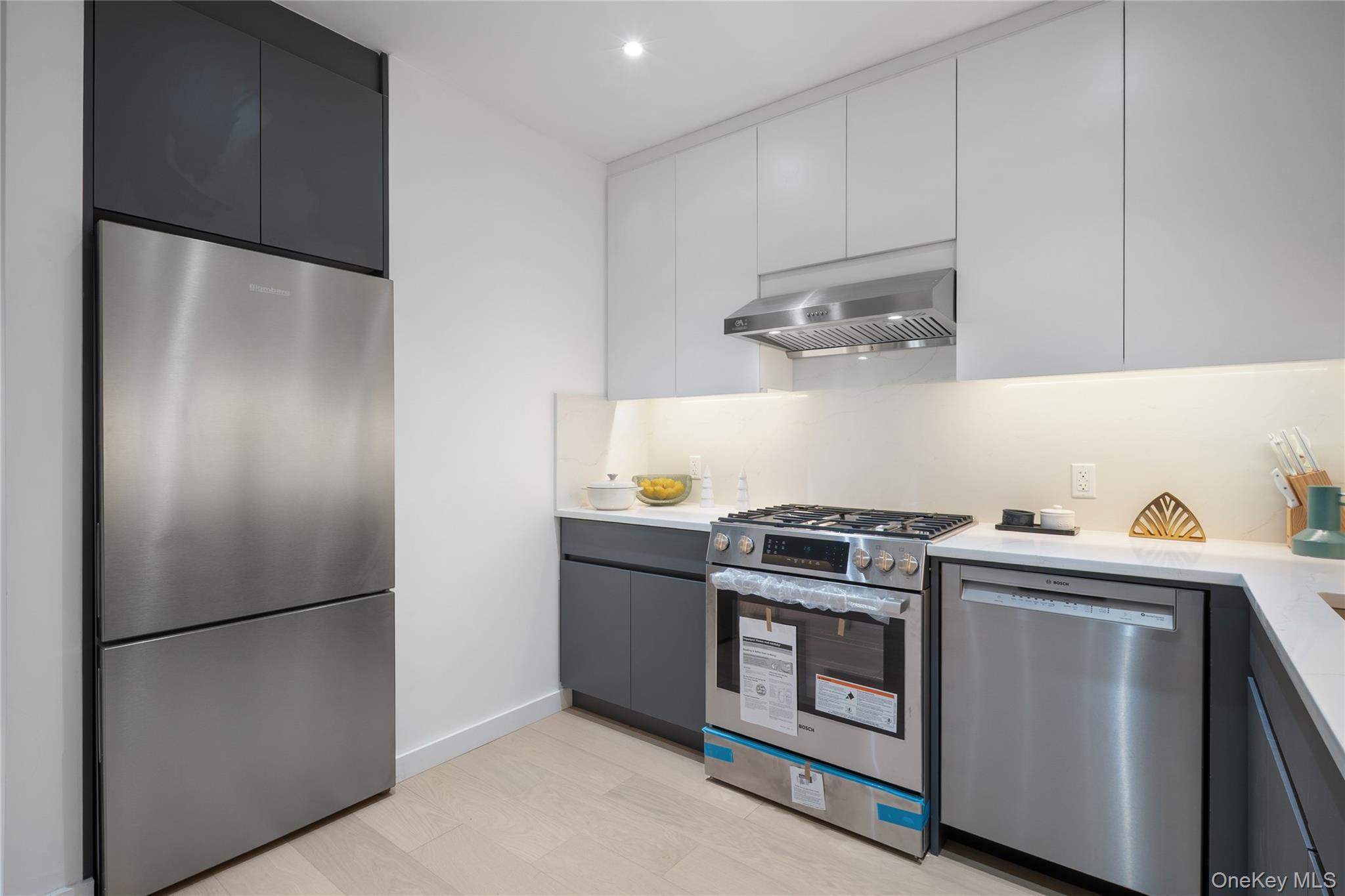 Condo 72nd  Queens, NY 11375, MLS-963261-30