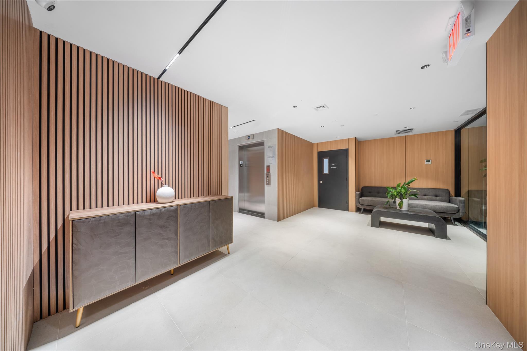 Condo 72nd  Queens, NY 11375, MLS-963261-8