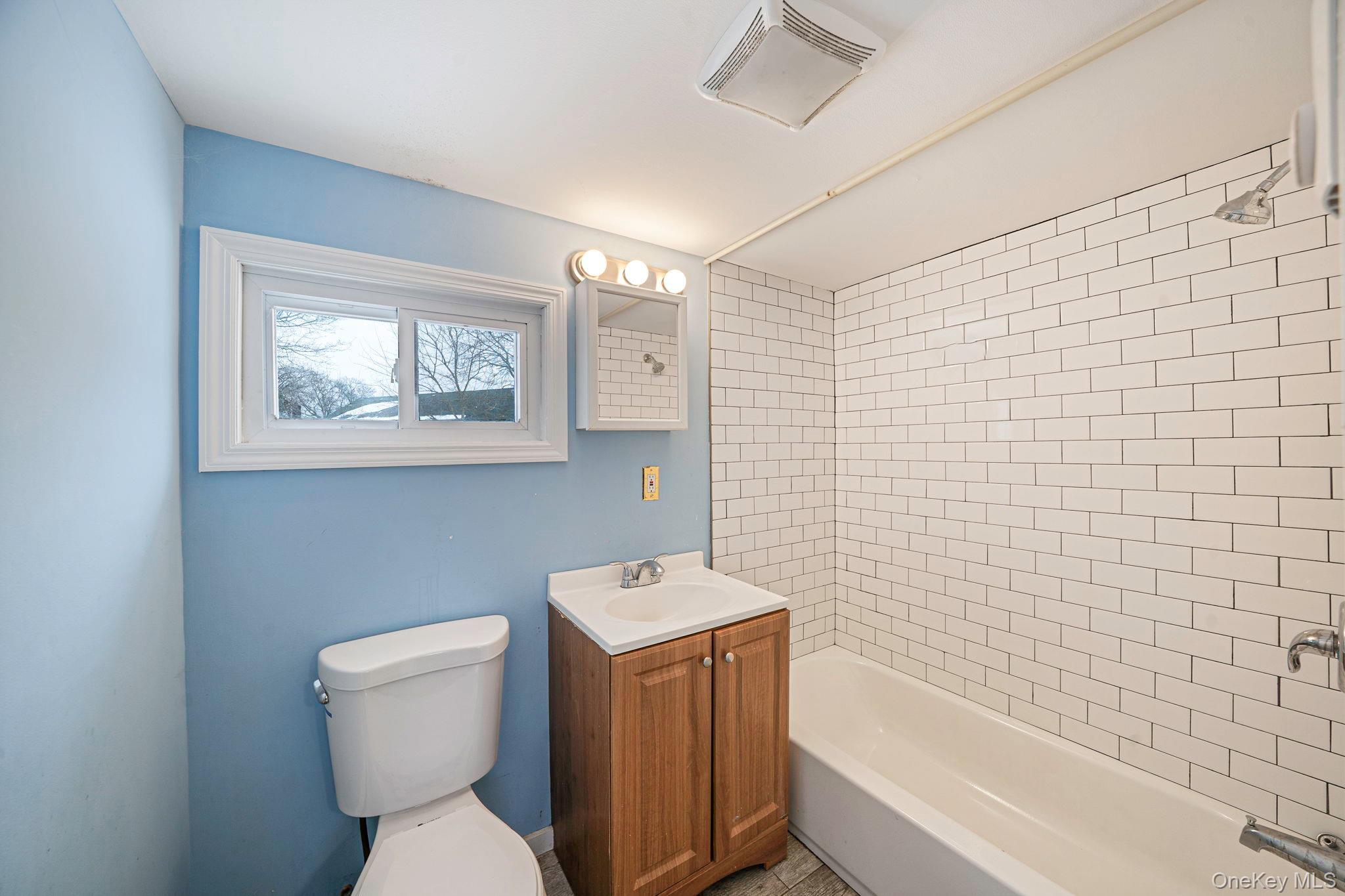 Single Family Woodcrest  Suffolk County, NY 11901, MLS-963275-10