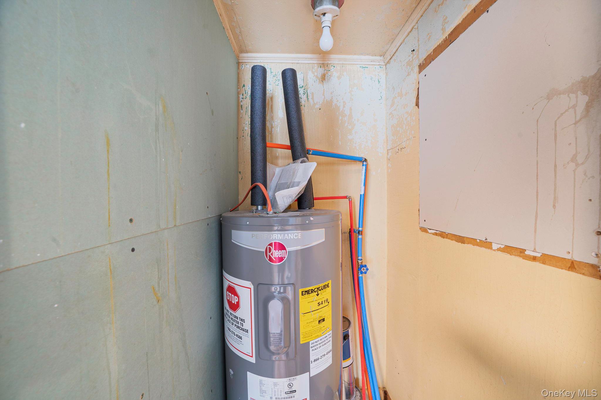 Single Family Woodcrest  Suffolk County, NY 11901, MLS-963275-11