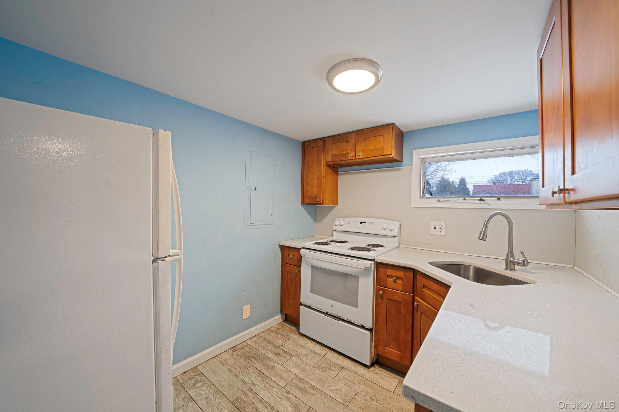 Single Family Woodcrest  Suffolk County, NY 11901, MLS-963275-8