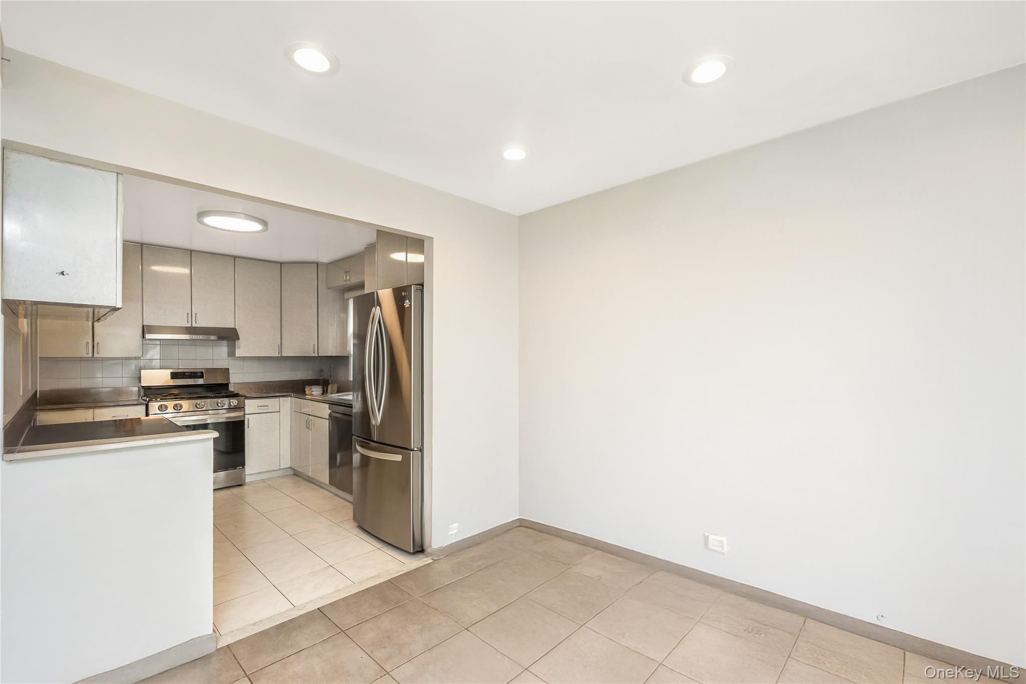 Single Family 58th Queens, NY 11378, MLS-963291-13