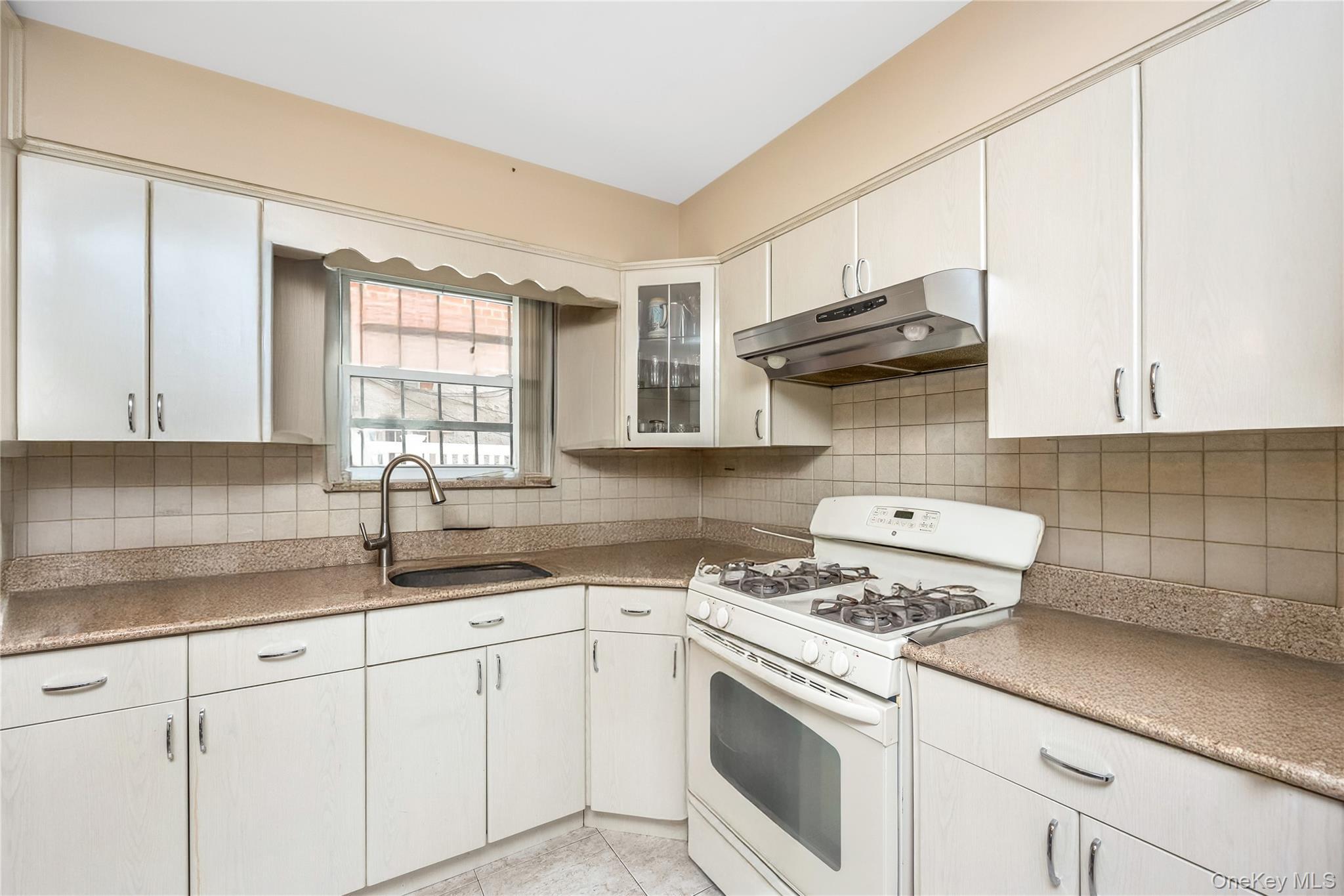 Single Family 58th Queens, NY 11378, MLS-963291-4