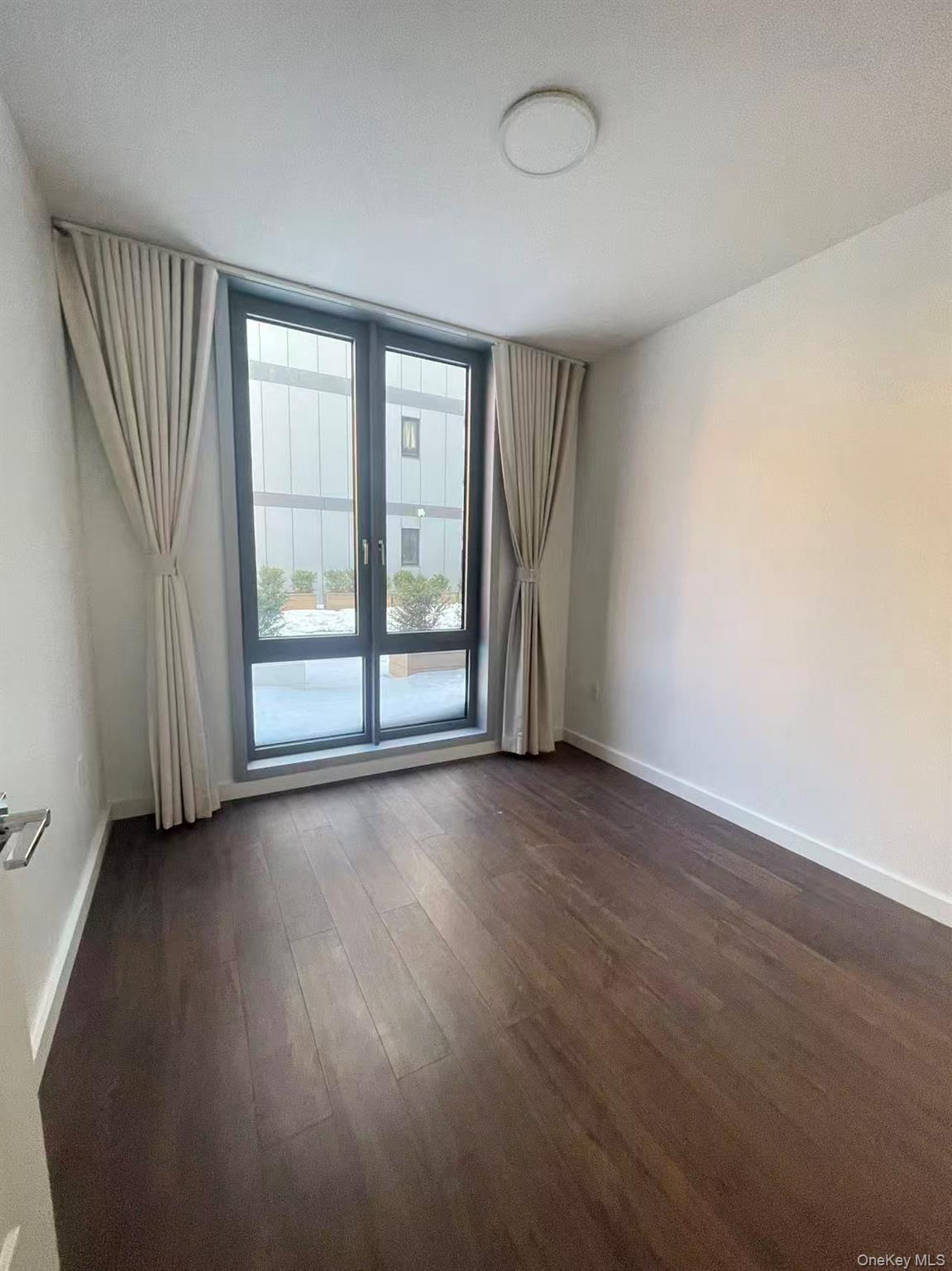 Condo Sanford  Queens, NY 11355, MLS-963357-4