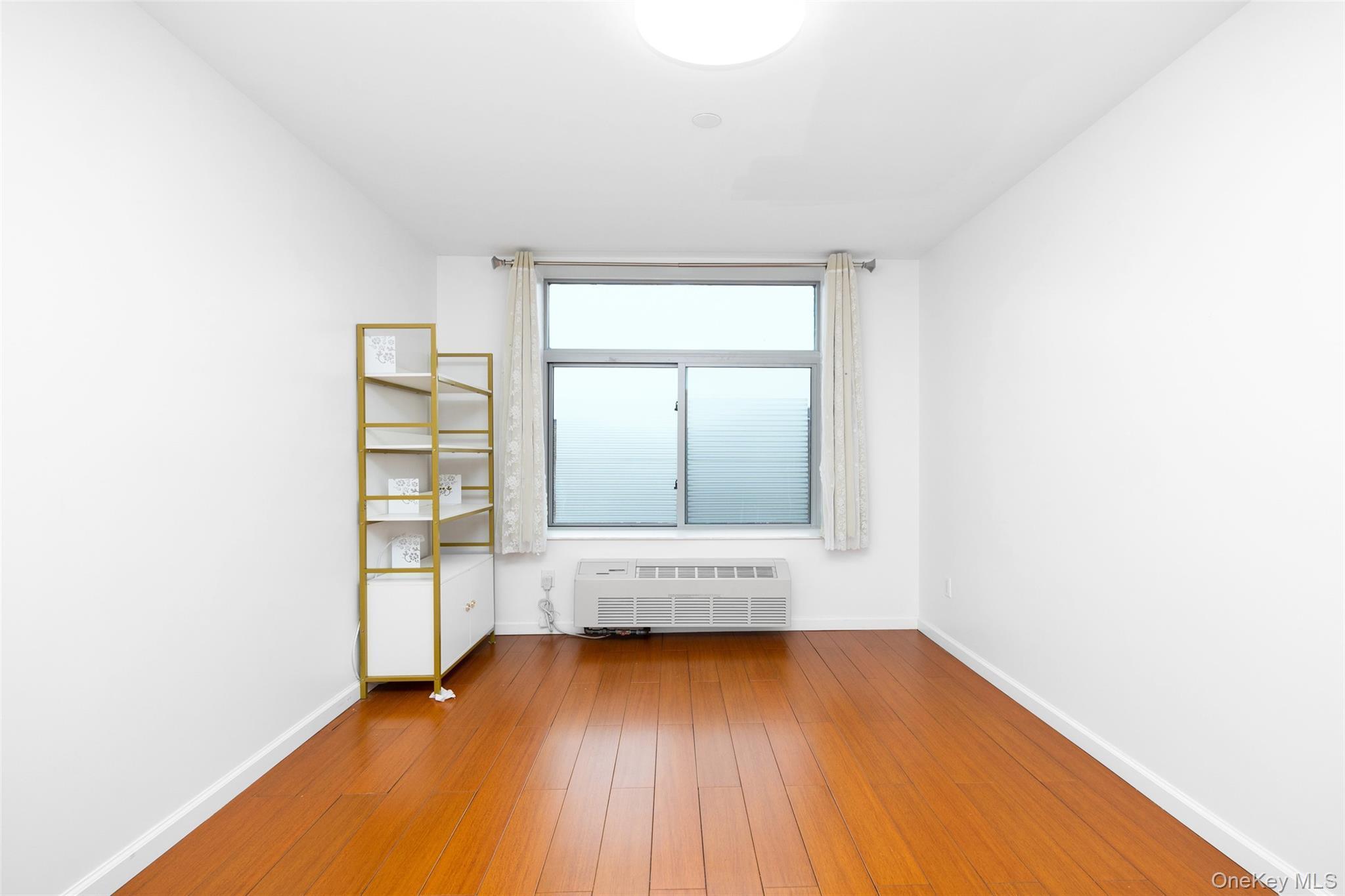 Condo Barclay  Queens, NY 11355, MLS-963367-8