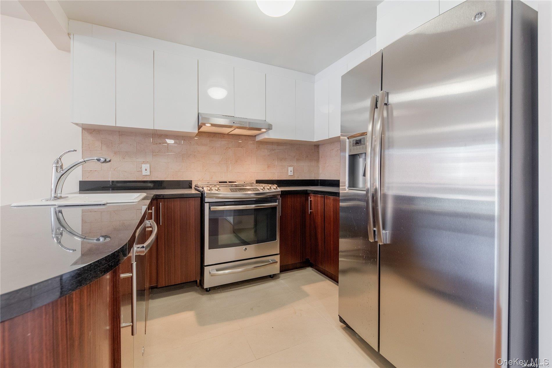 Condo 41st  Queens, NY 11355, MLS-963383-5