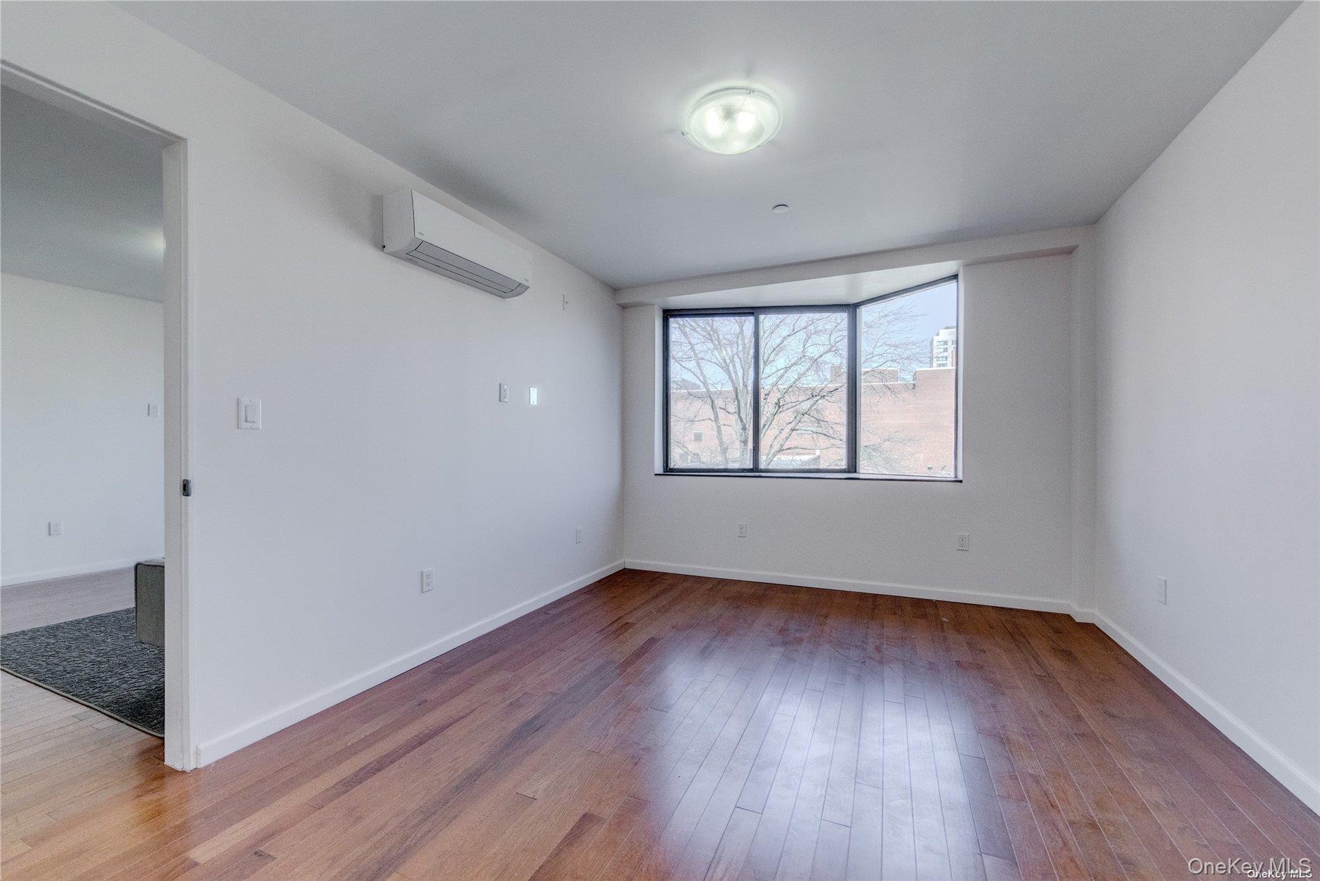 Condo 41st  Queens, NY 11355, MLS-963383-9