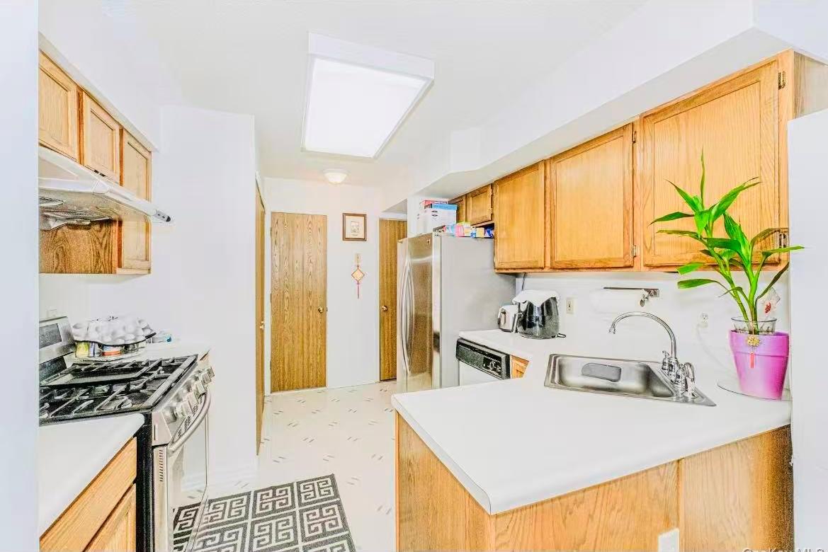 Single Family Ilyssa Way  Staten Island, NY 10312, MLS-963388-6