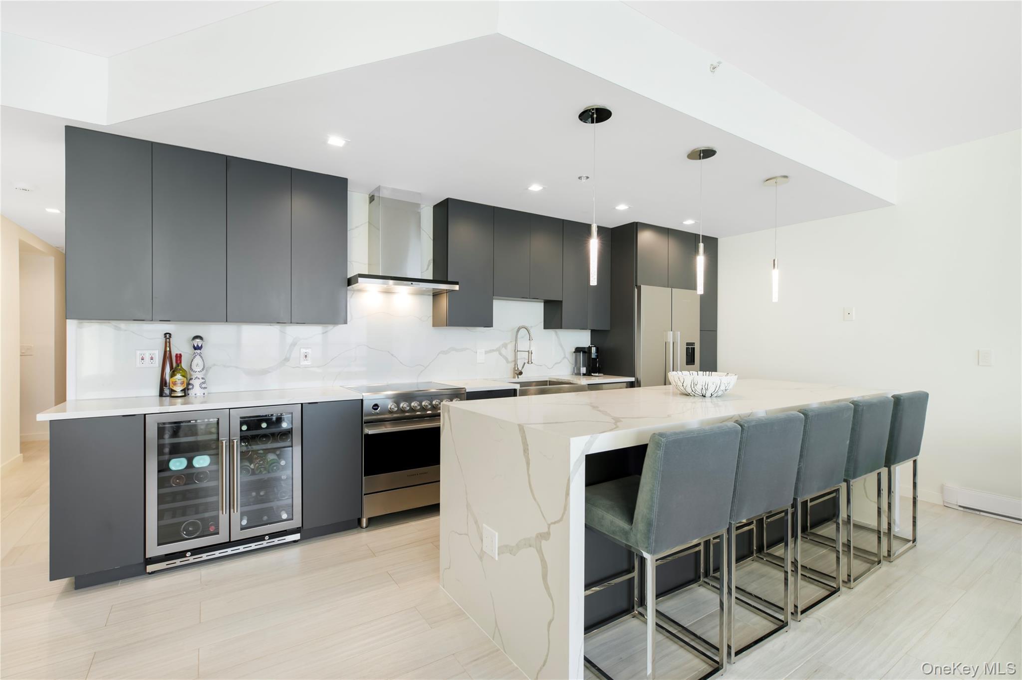 Condo Dune  Suffolk County, NY 11978, MLS-963477-6