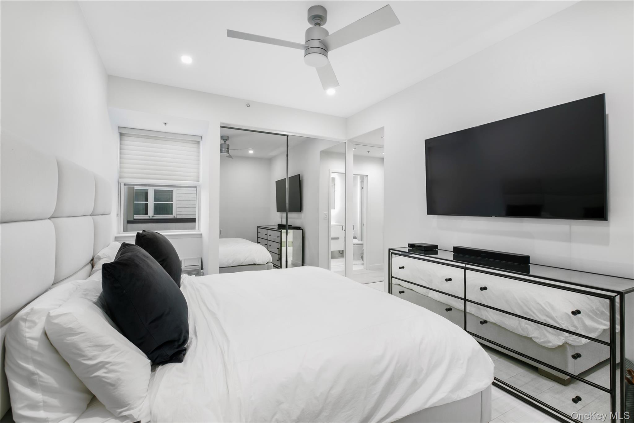 Condo Dune  Suffolk County, NY 11978, MLS-963477-9