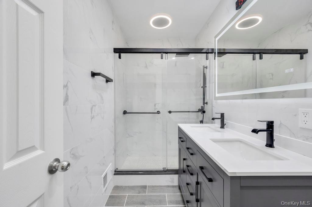 Single Family Balcom  Bronx, NY 10465, MLS-963514-30