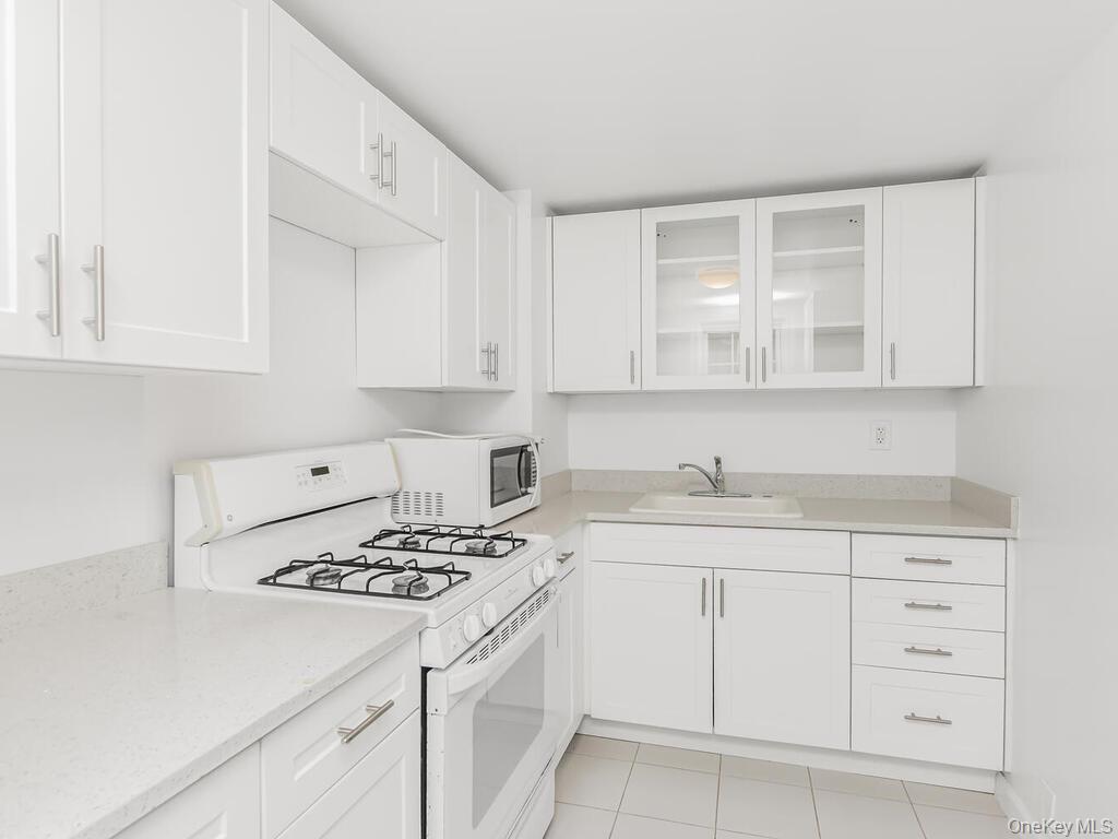 Single Family Bronxwood  Bronx, NY 10469, MLS-963534-18