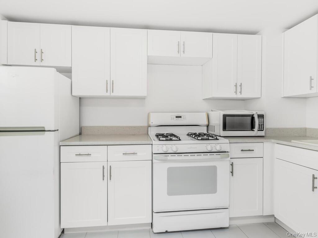 Single Family Bronxwood  Bronx, NY 10469, MLS-963534-20