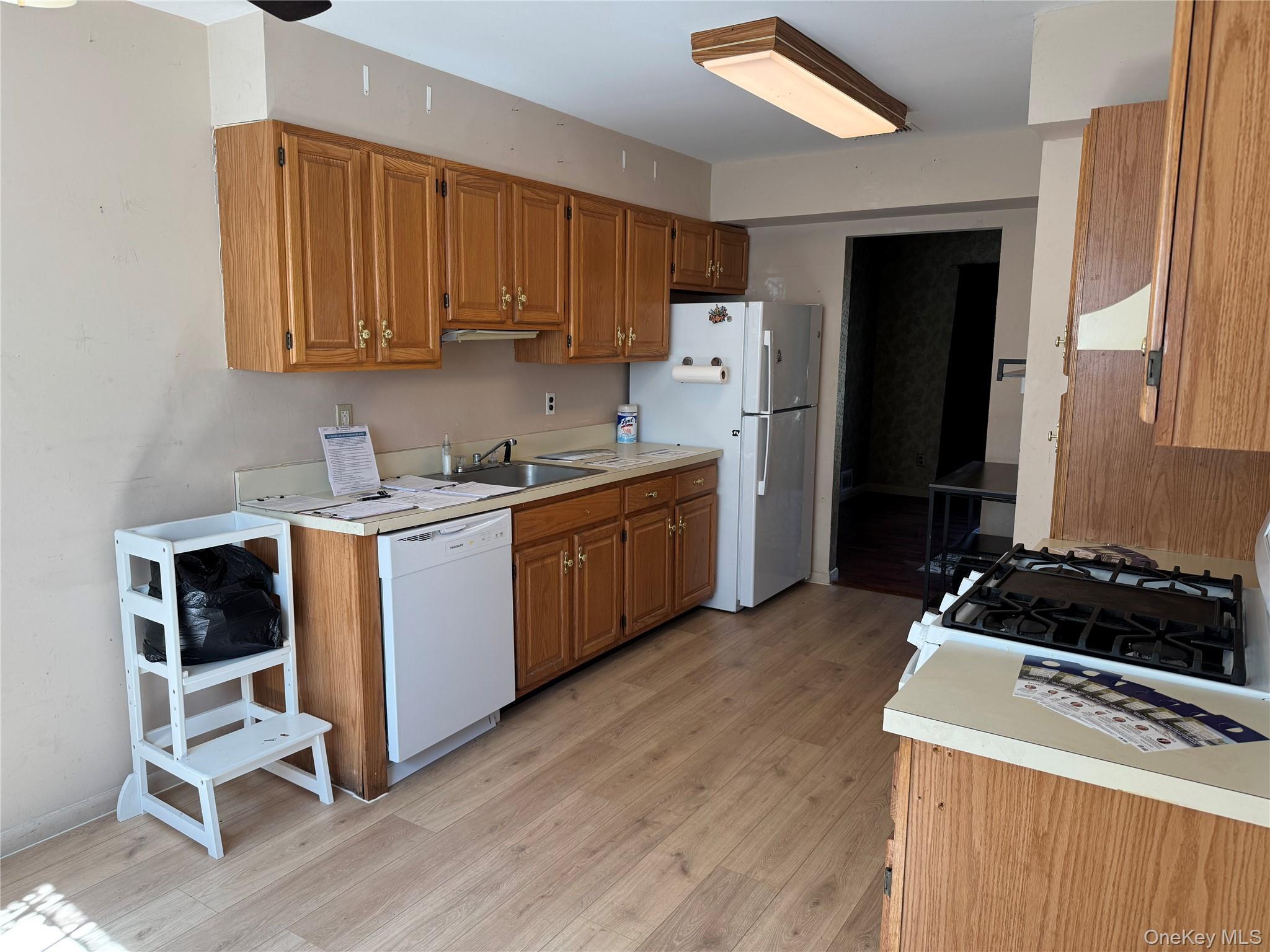 Condo Race  Suffolk County, NY 11769, MLS-963579-8