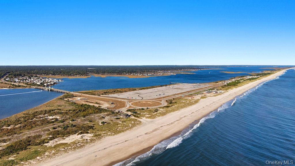 Condo Greentree  Suffolk County, NY 11967, MLS-963693-25