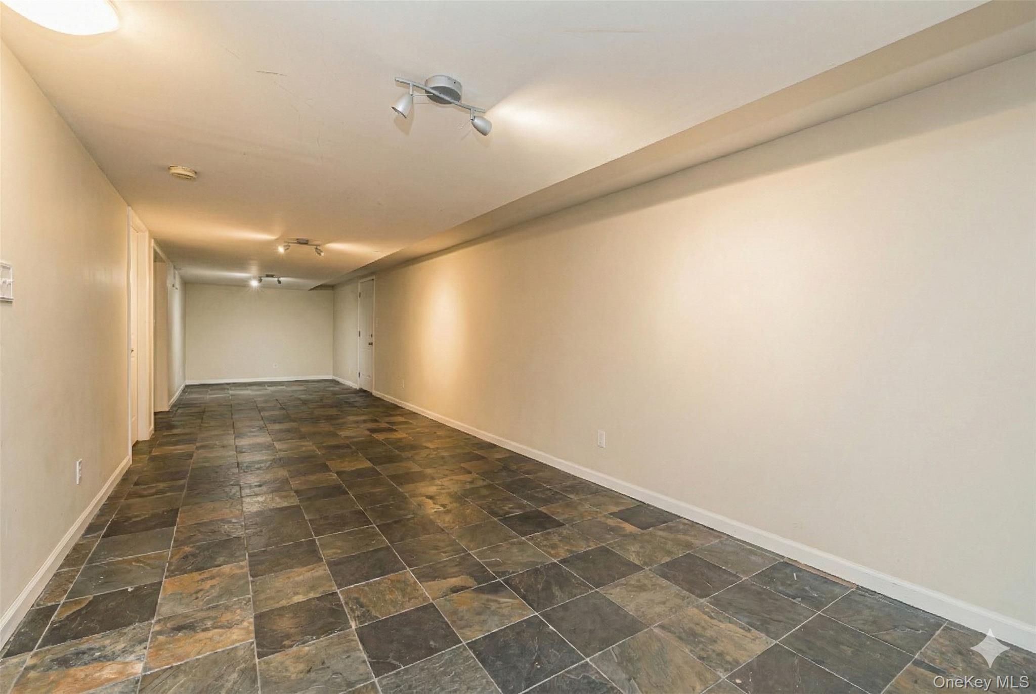 Single Family Llewellyn  Staten Island, NY 10310, MLS-963704-23