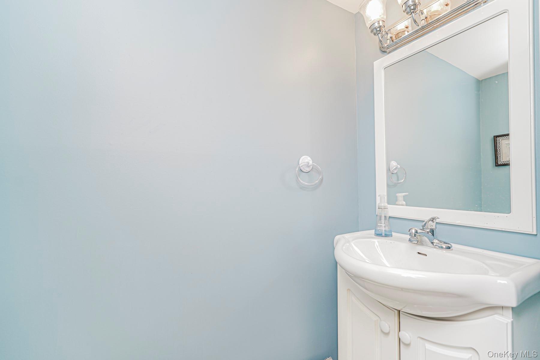 Single Family Llewellyn  Staten Island, NY 10310, MLS-963704-25