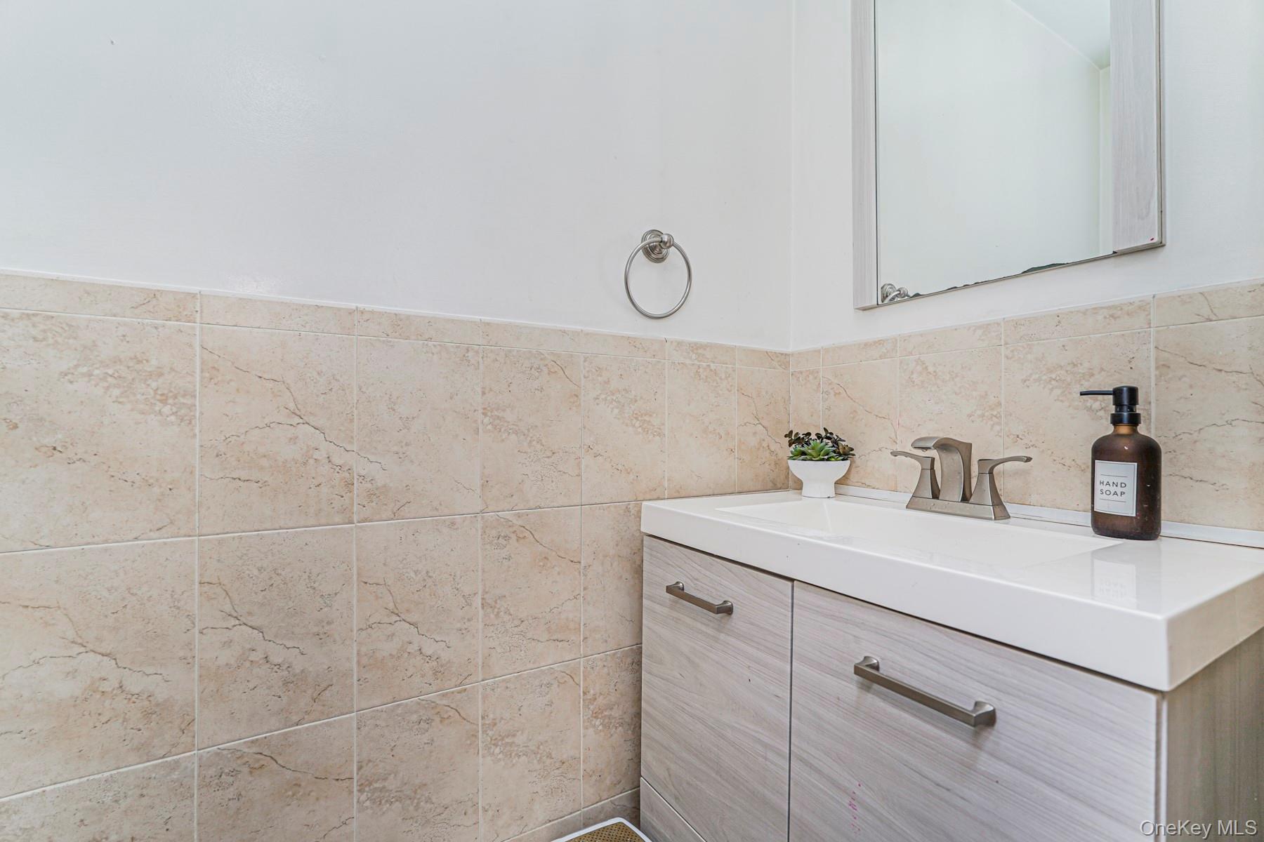 Single Family Llewellyn  Staten Island, NY 10310, MLS-963704-7