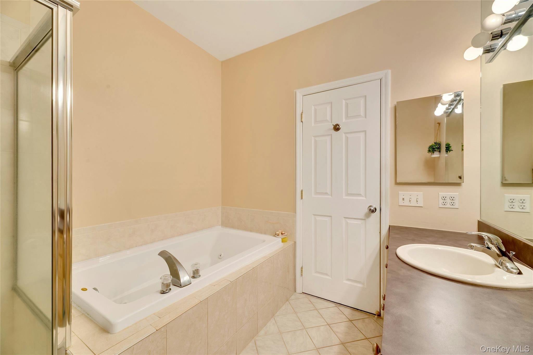 Condo Highland Suffolk County, NY 11955, MLS-963708-23